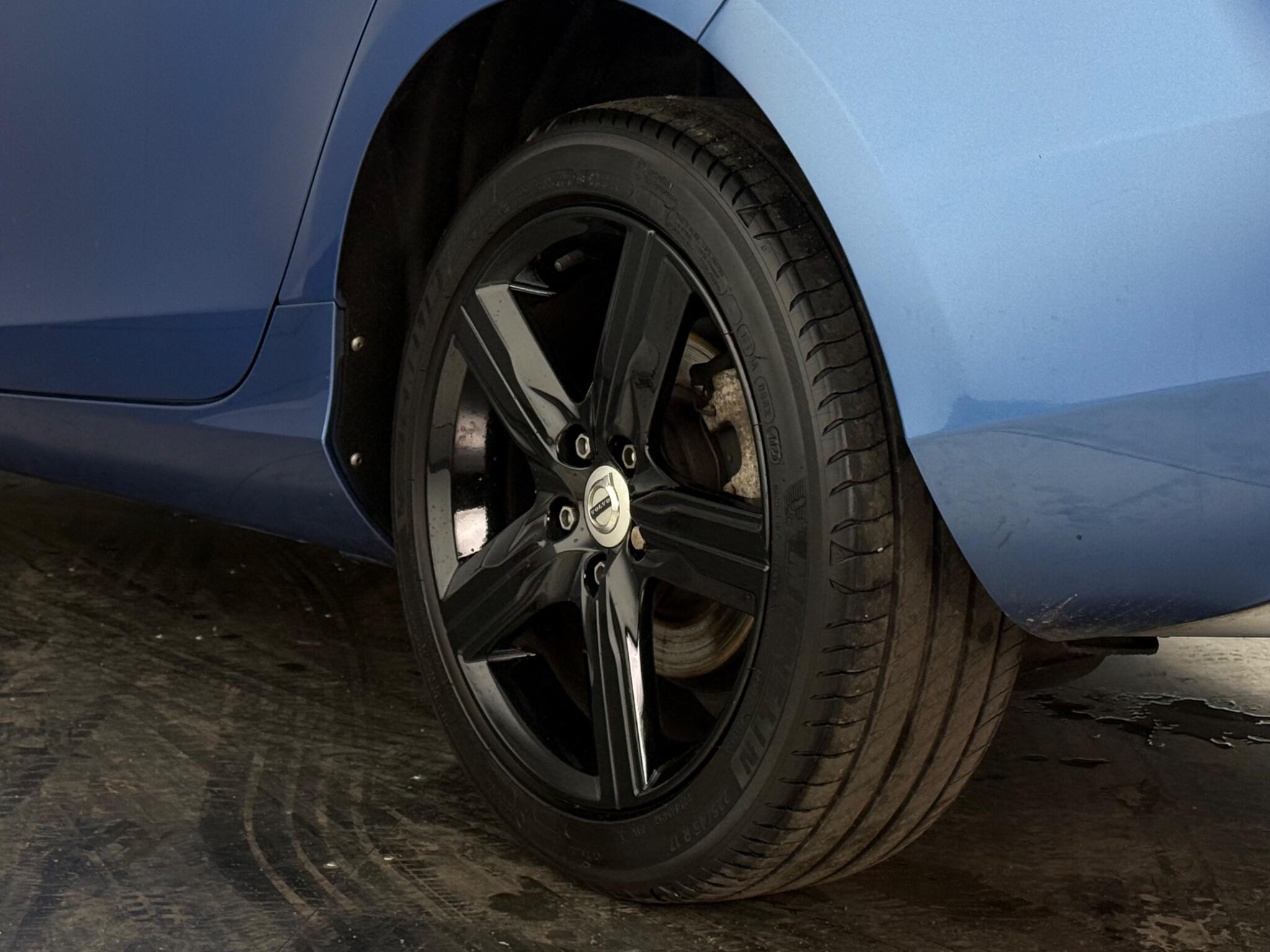 Volvo V40 view 11