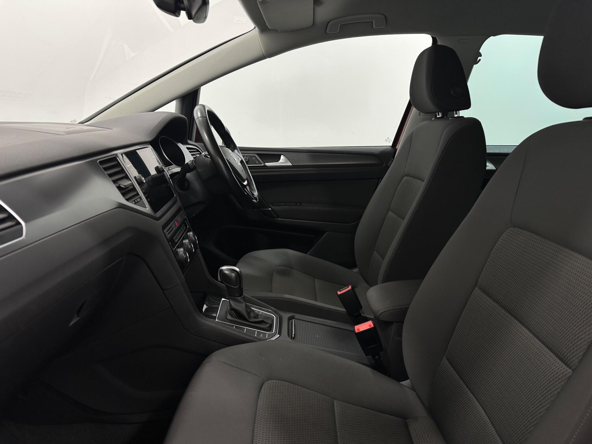 Volkswagen Golf Sportsvan view 35