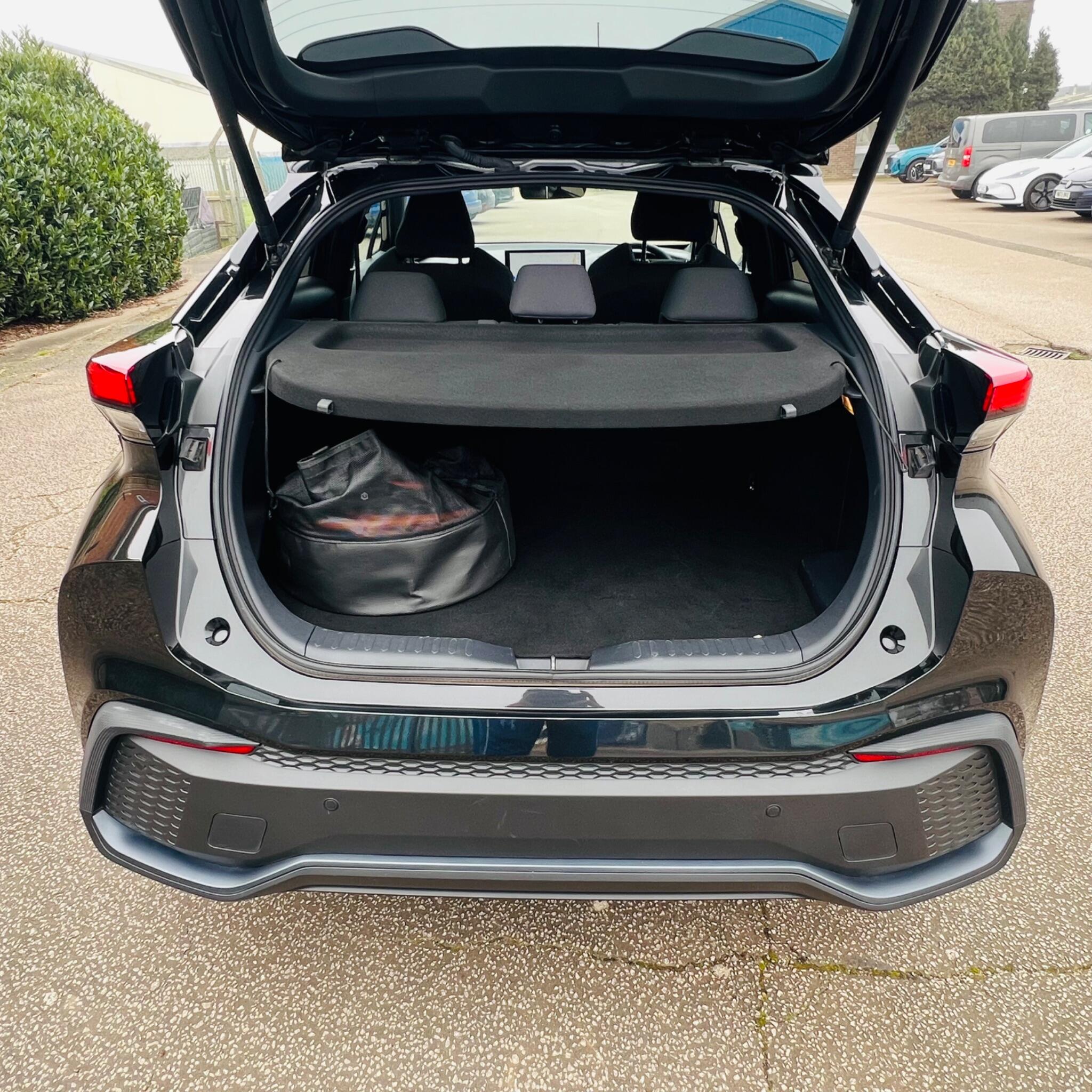 Toyota C-HR view 17