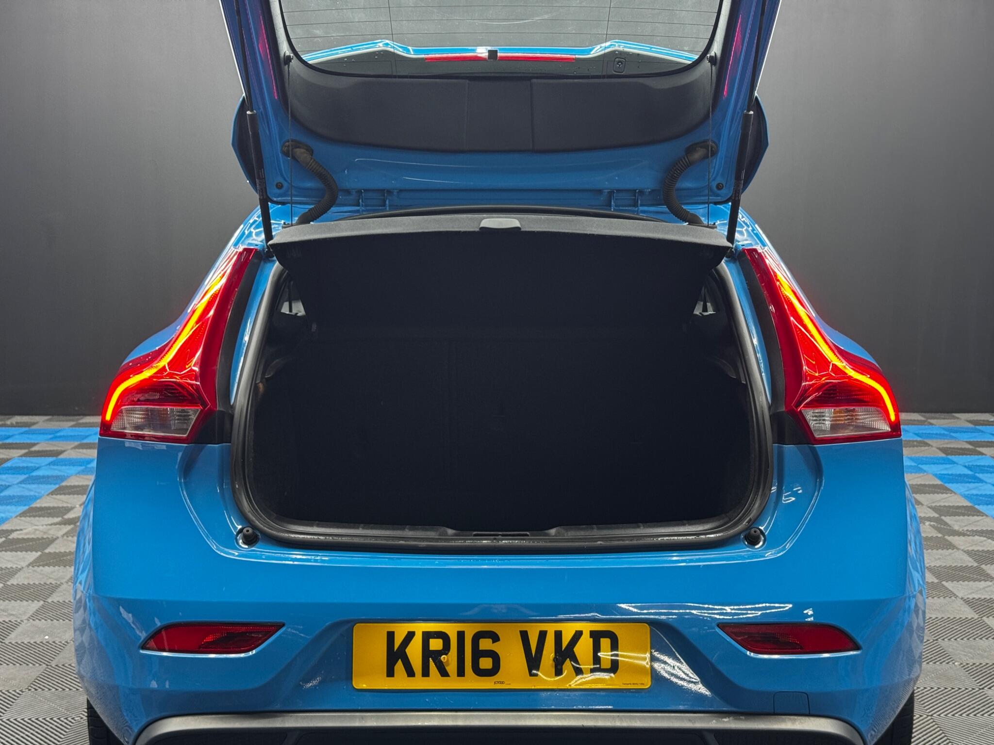 Volvo V40 view 36