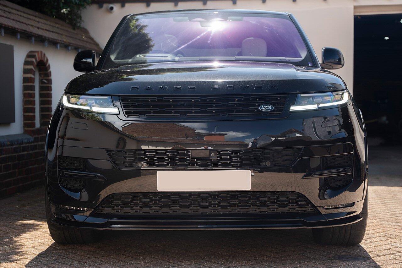 Land Rover Range Rover Sport view 2