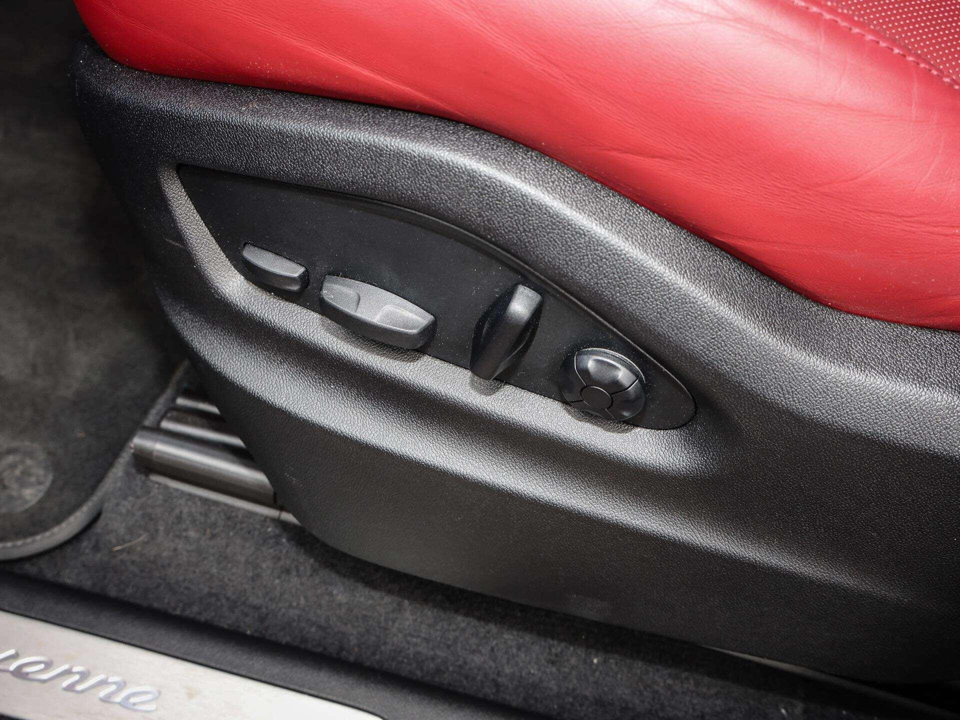 Porsche Cayenne view 26
