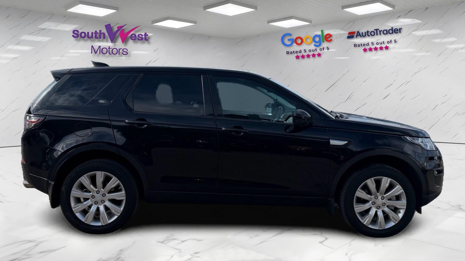 Land Rover Discovery Sport view 3