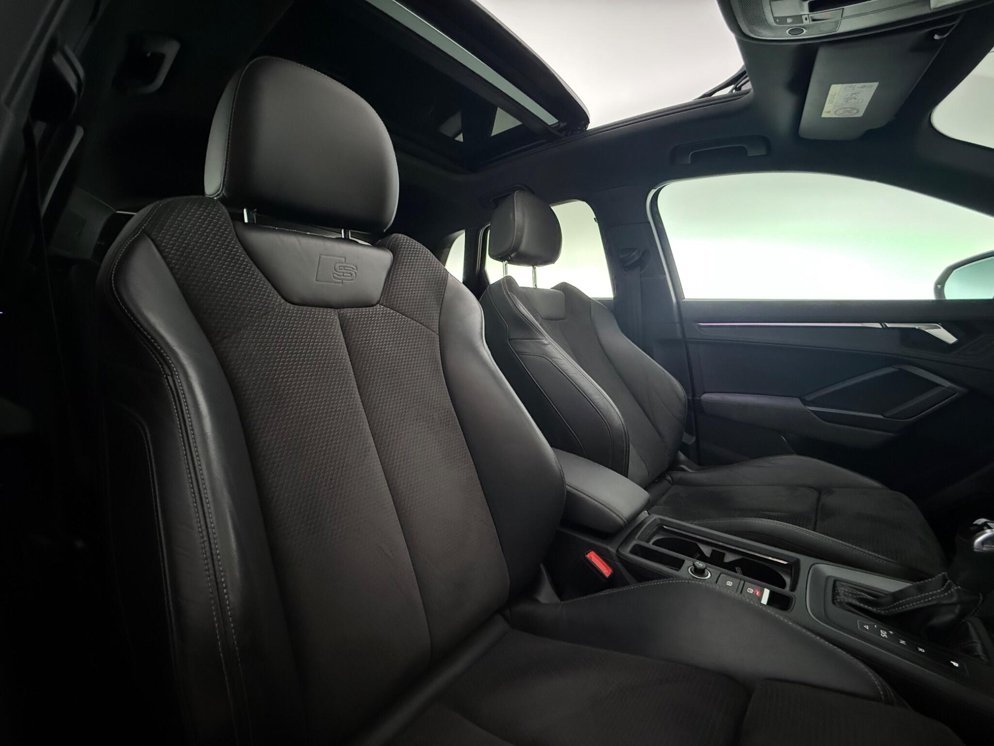 Audi Q3 view 30