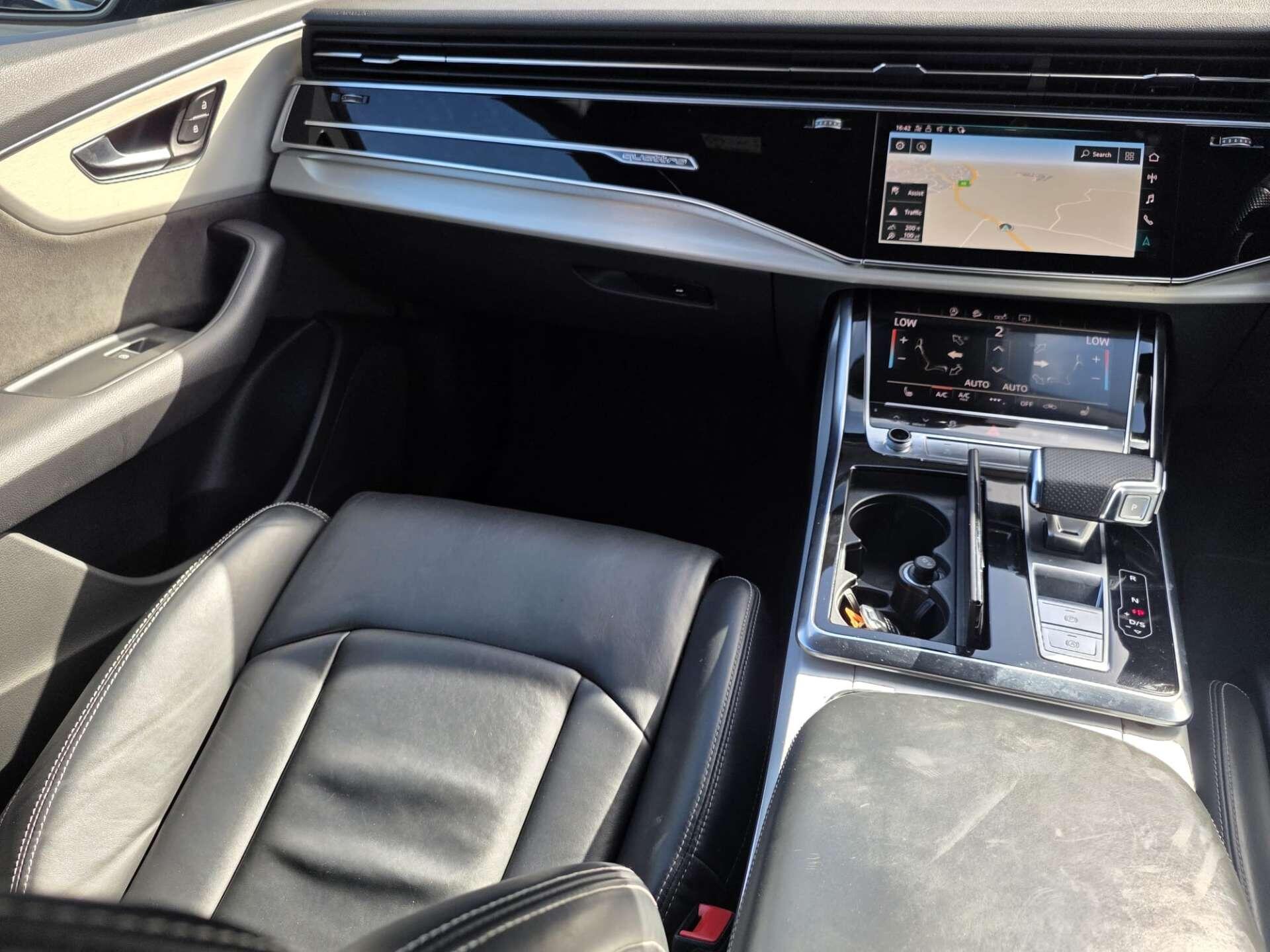 Audi Q8 view 31
