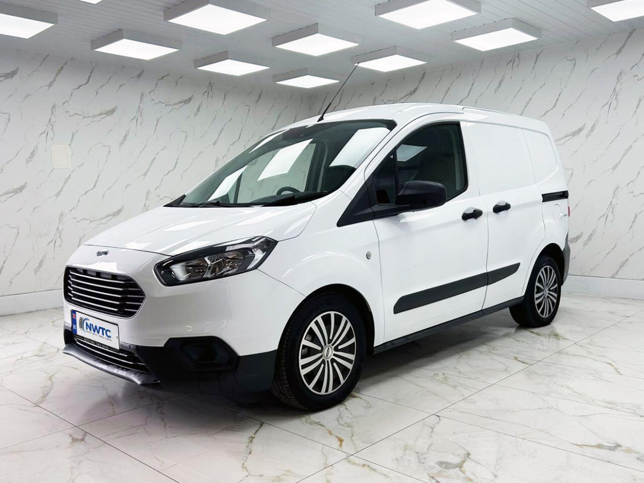 Ford Transit Courier view 8