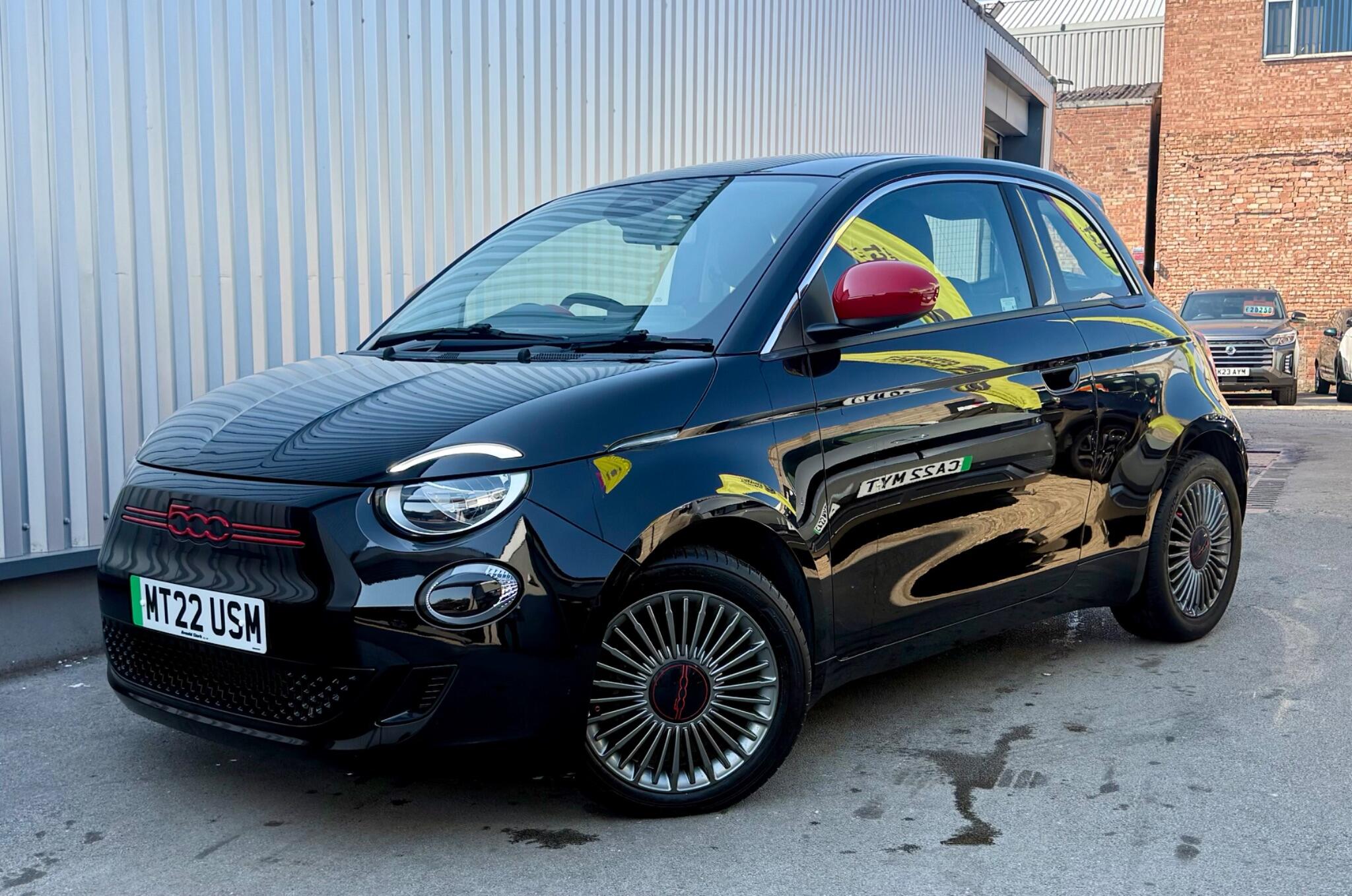 Fiat 500e view 5