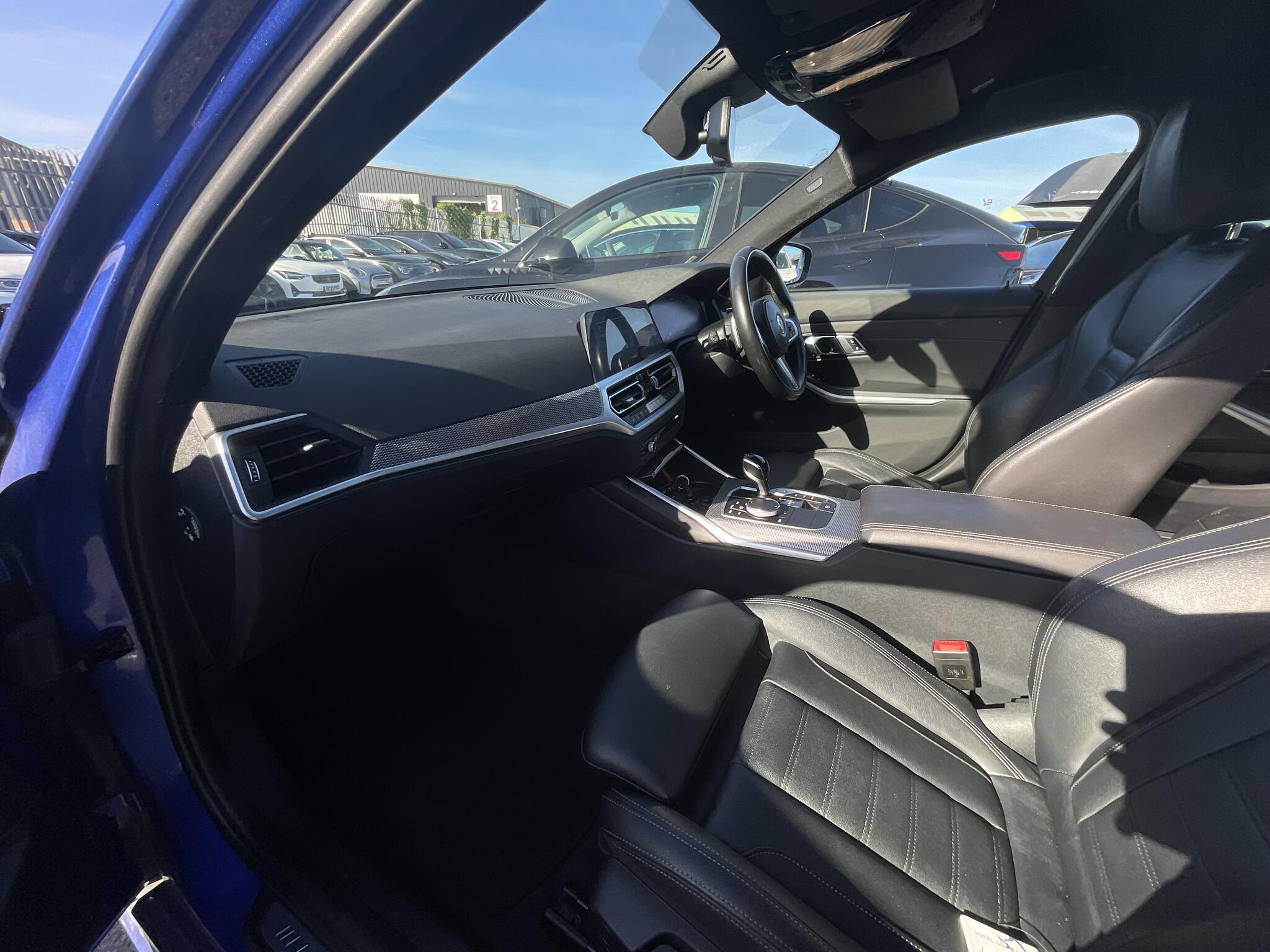BMW 3 Series view 13