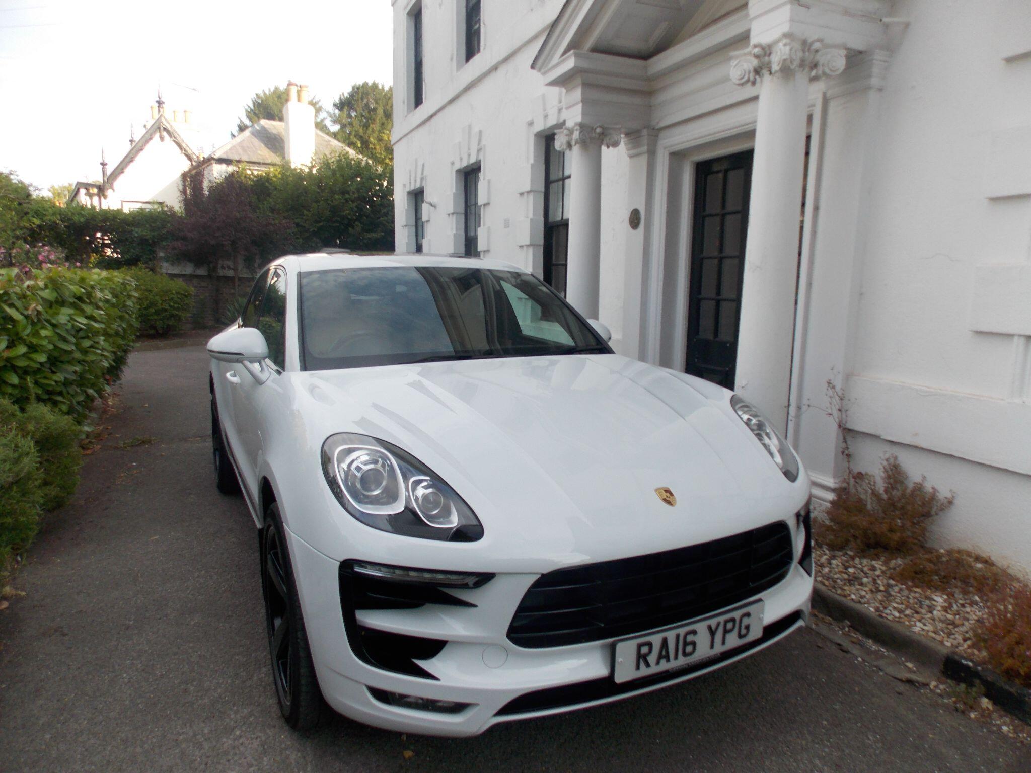 Porsche Macan view 9