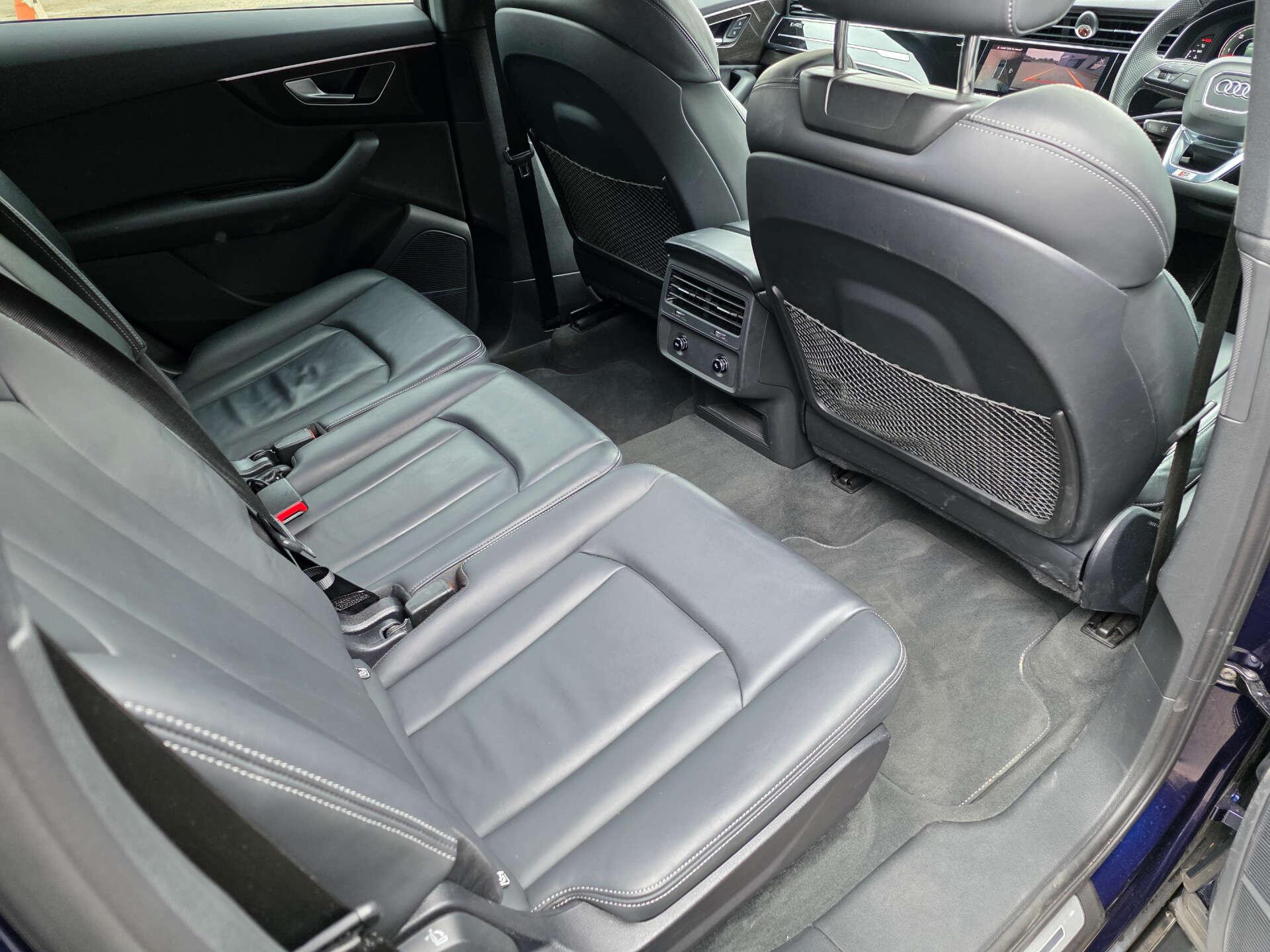 Audi Q7 view 32