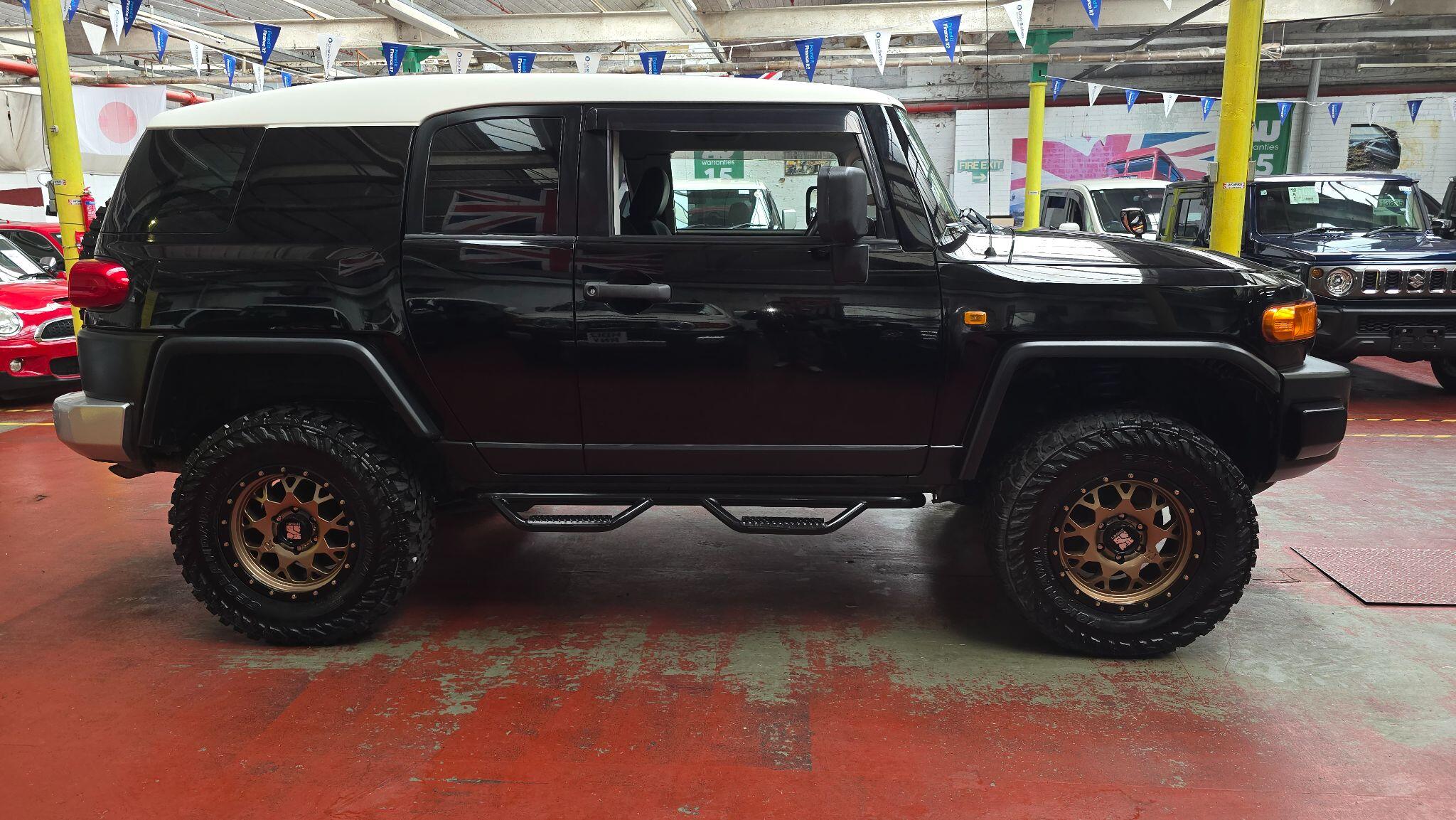 Toyota FJ Cruiser view 37