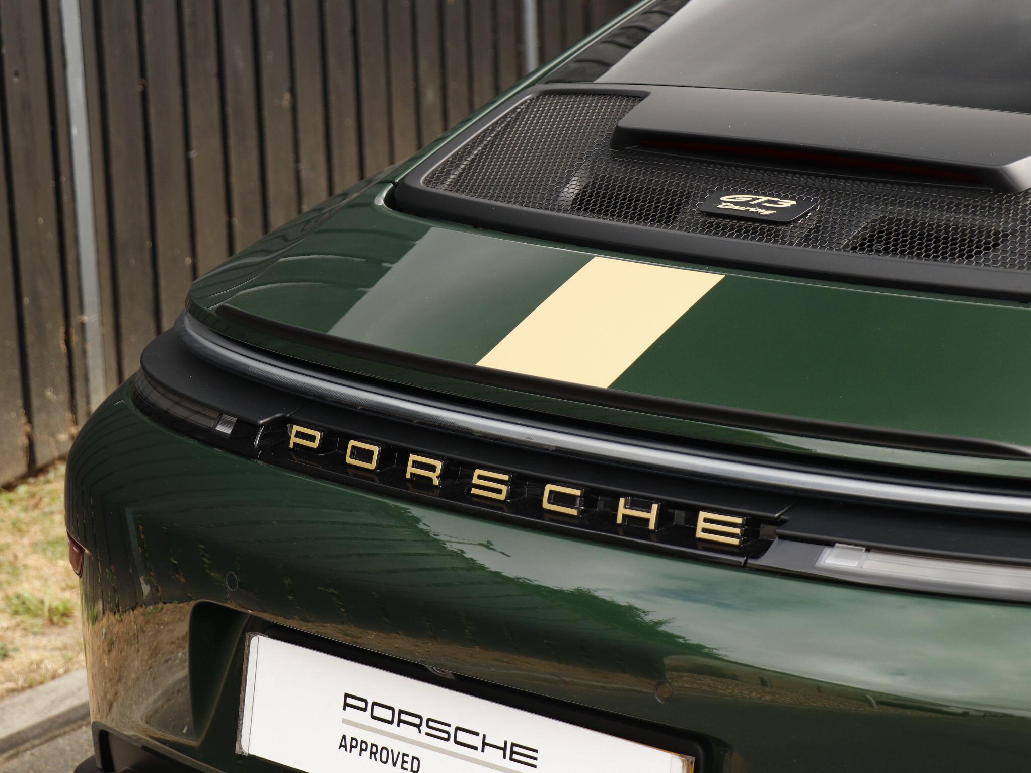 Porsche 911 view 32