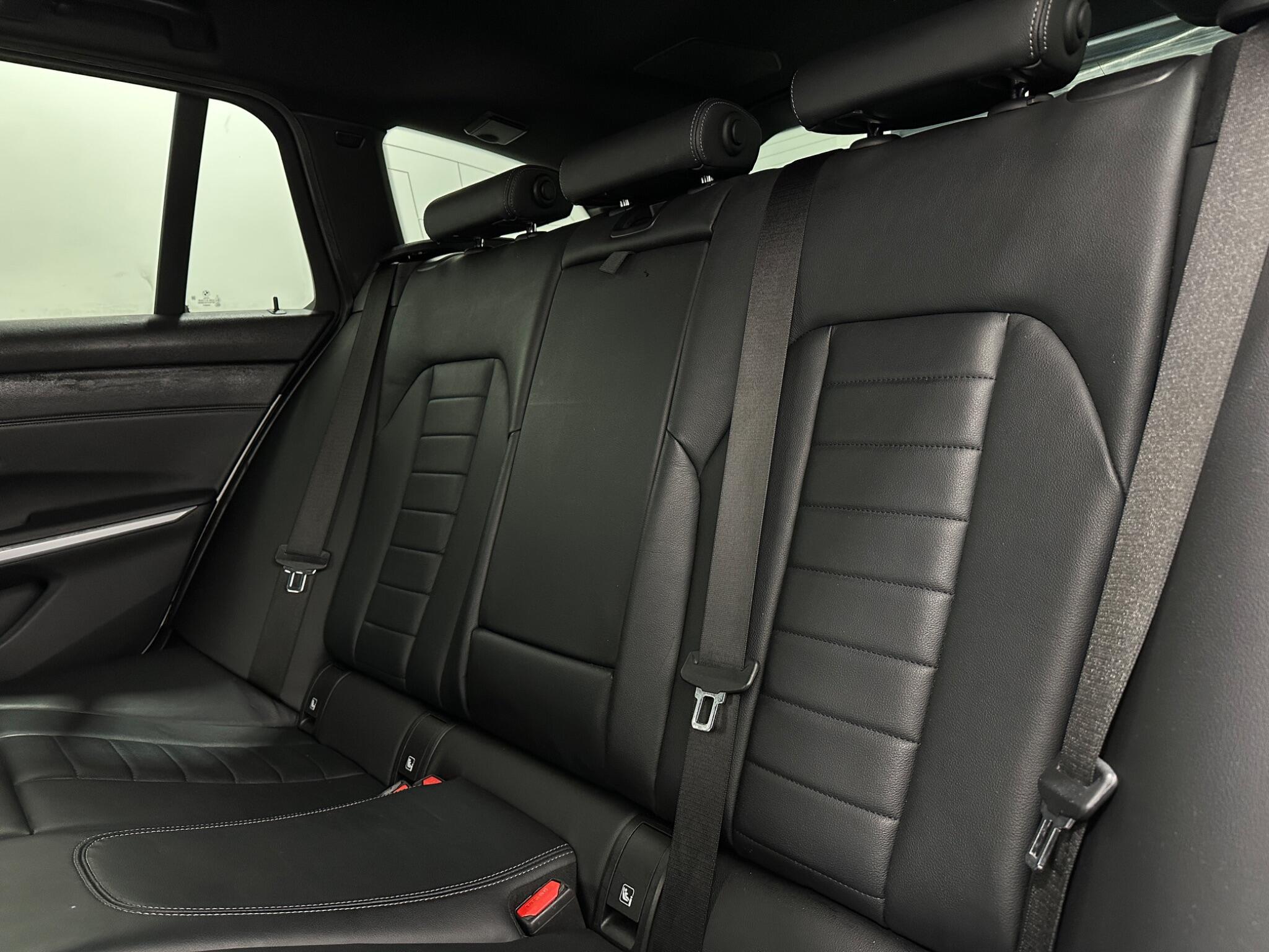 BMW 3 Series view 40