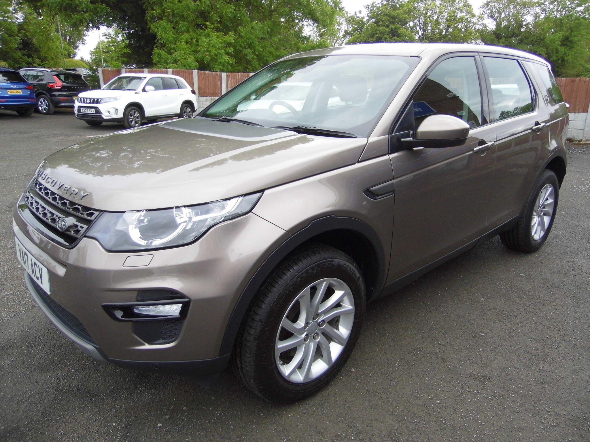 Land Rover Discovery Sport view 3