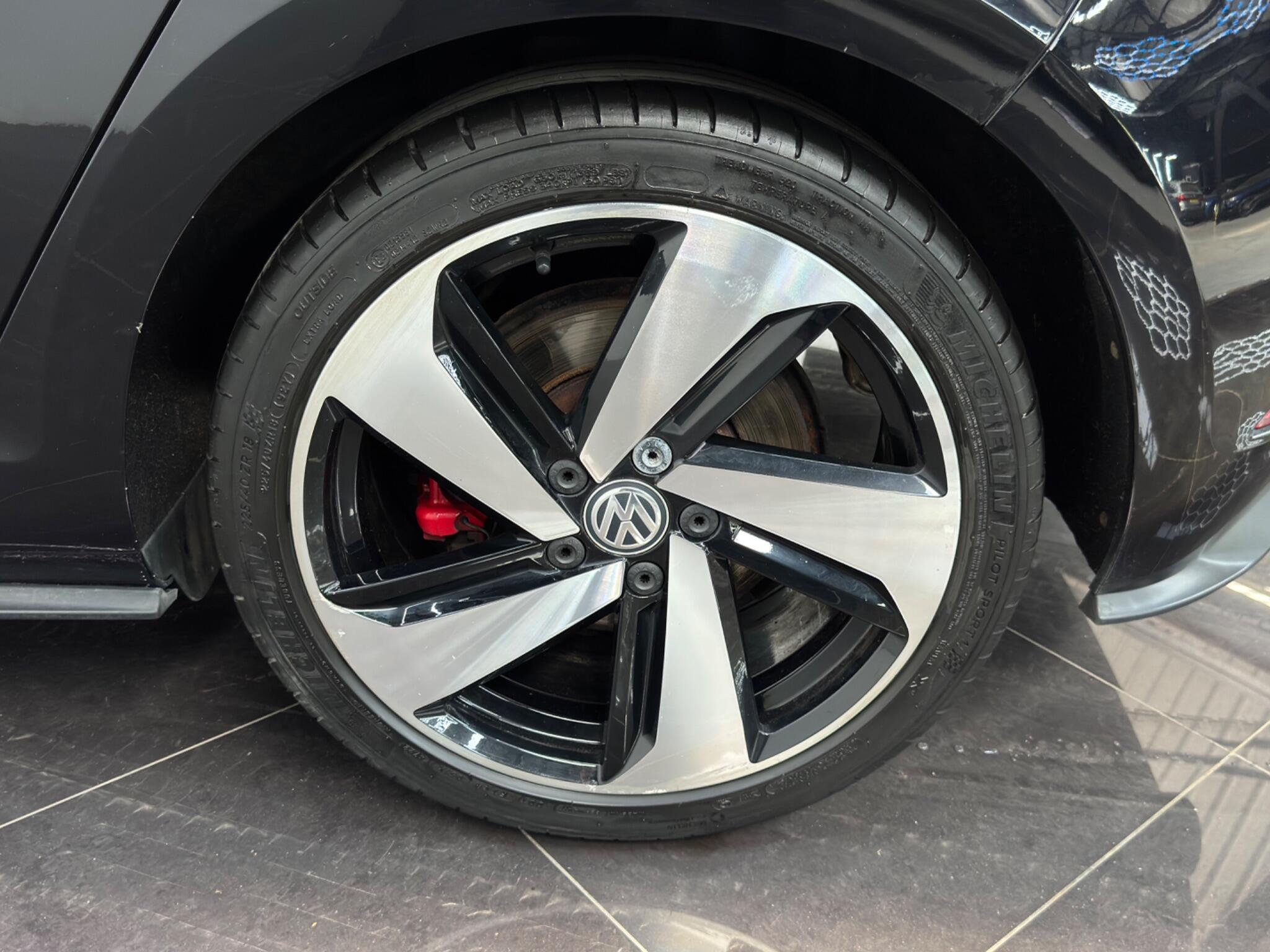 Volkswagen Golf view 60