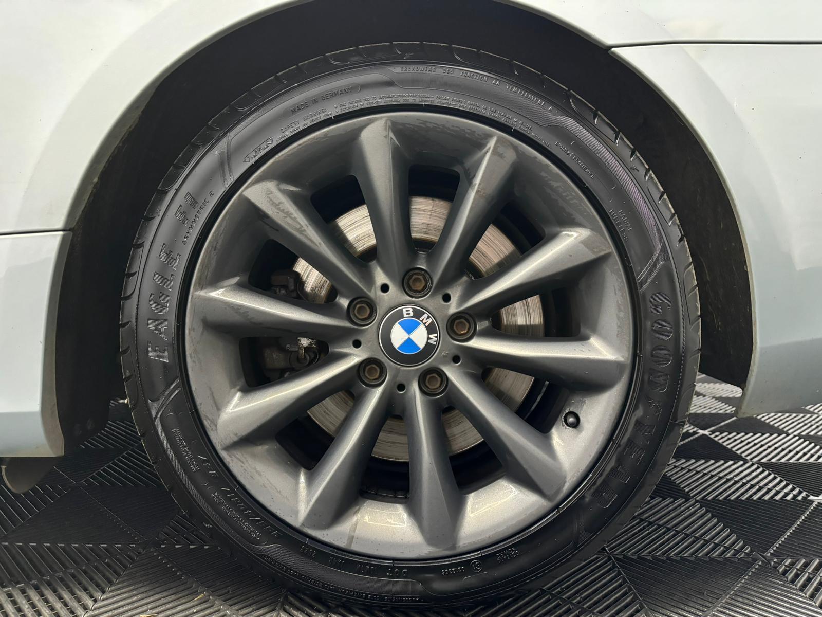 BMW 3 Series view 30
