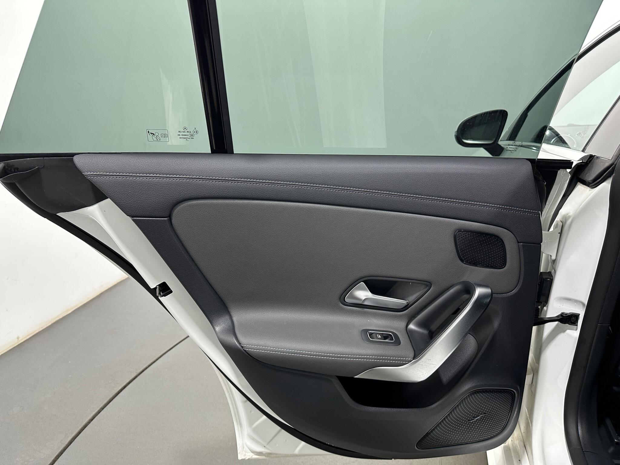 Mercedes-Benz Cla view 42