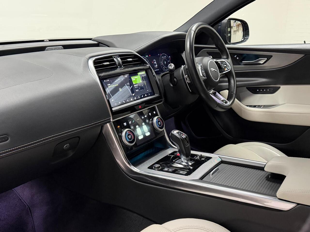 Jaguar Xe view 14