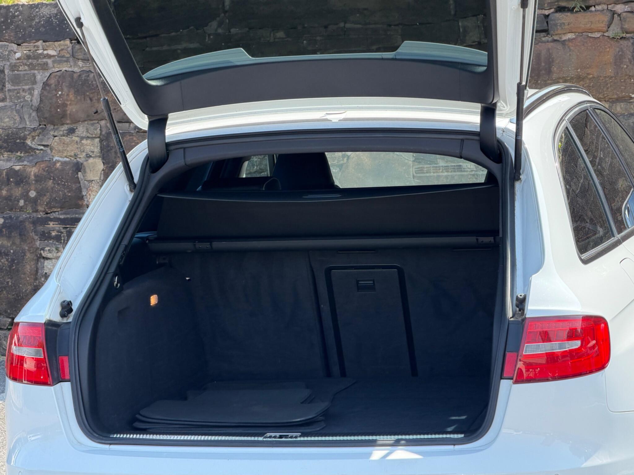 Audi RS4 view 20