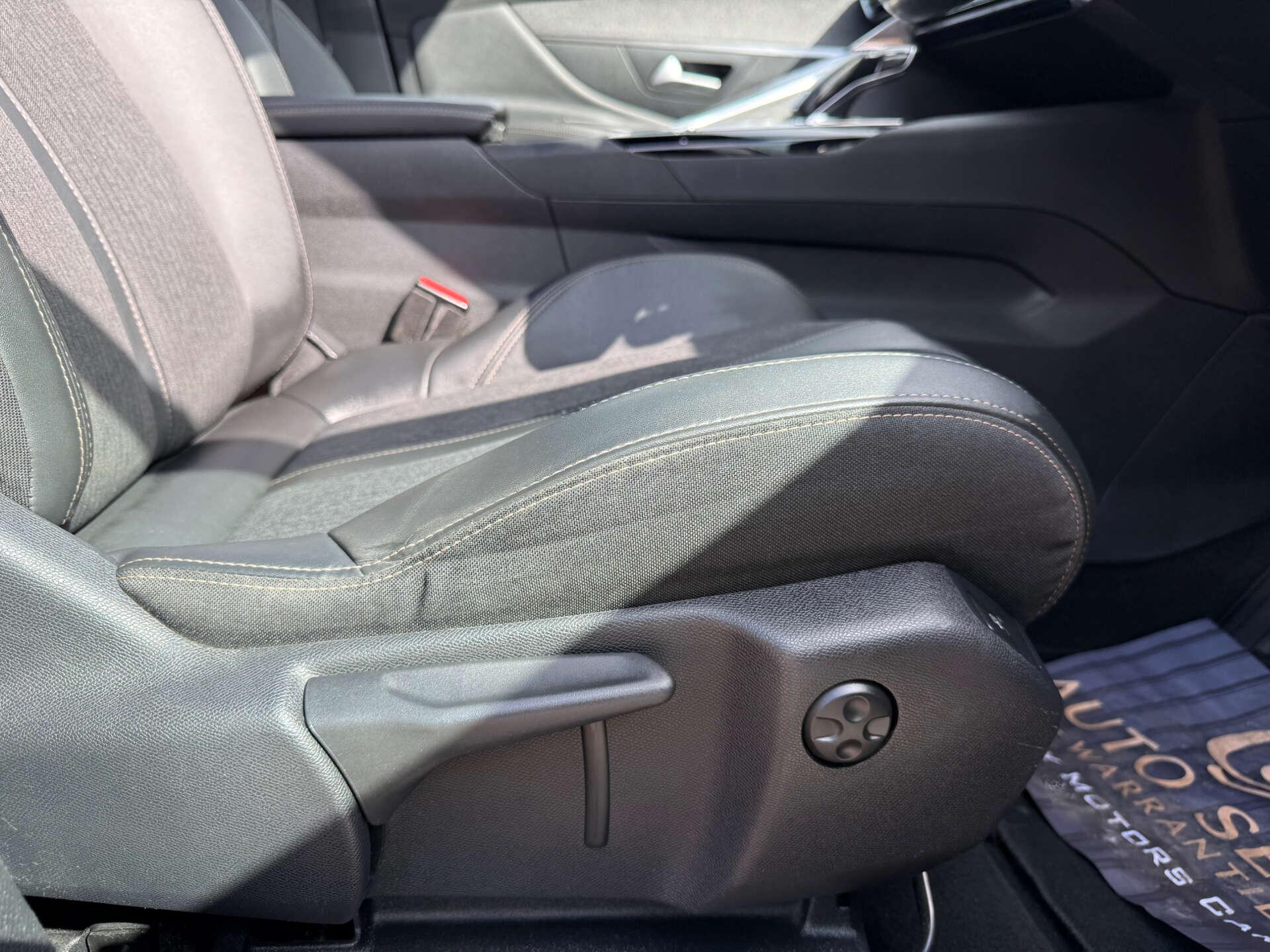 Peugeot 3008 view 45
