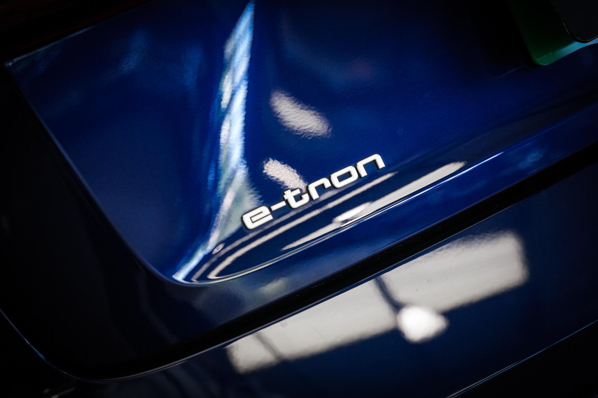 Audi E-Tron view 37