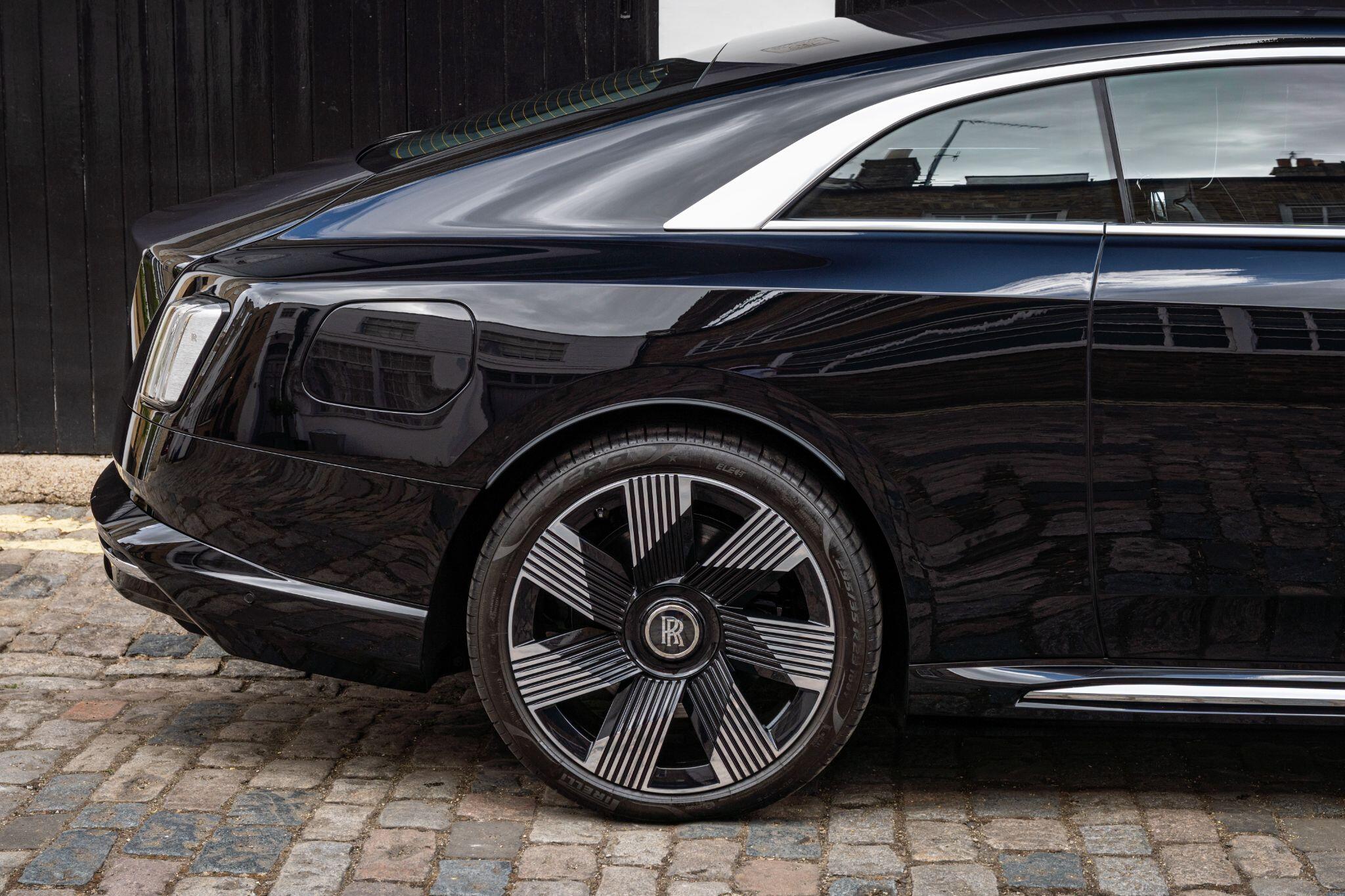 Rolls-Royce Spectre view 34