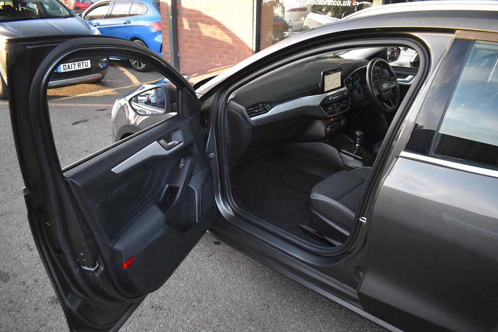 Ford Focus view 36