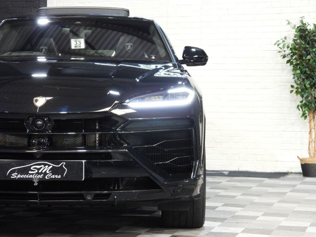 Lamborghini Urus view 45