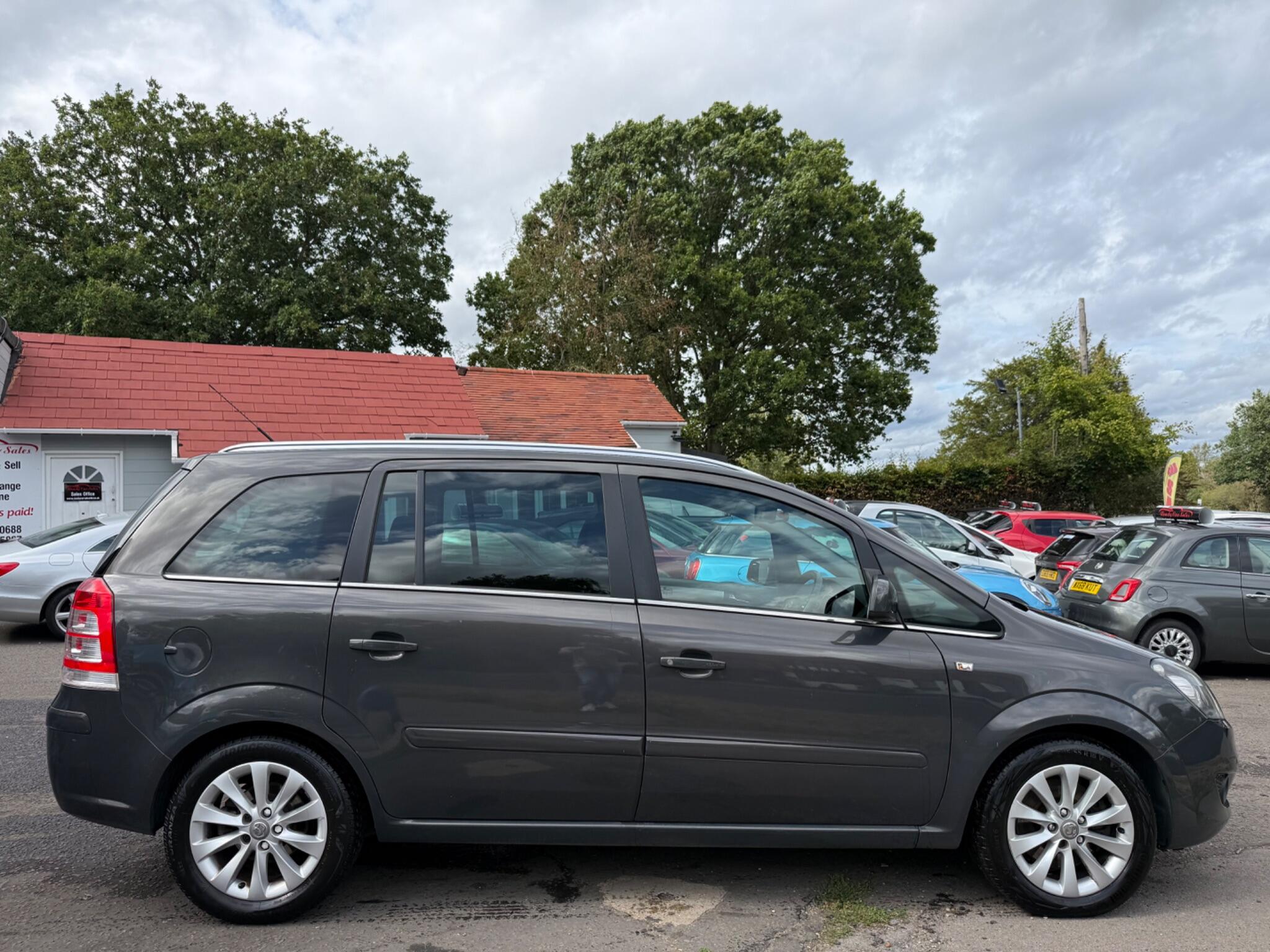 Vauxhall Zafira view 8