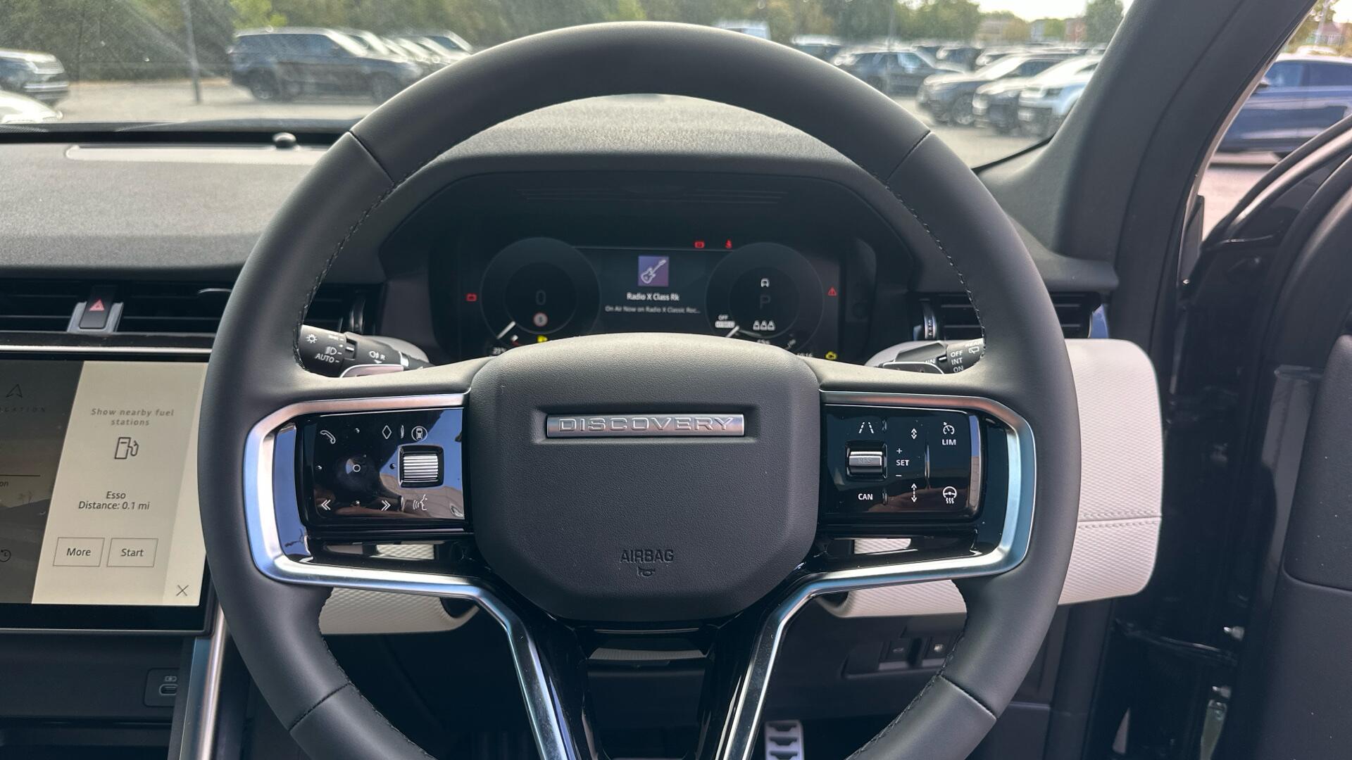 Land Rover Discovery Sport view 37