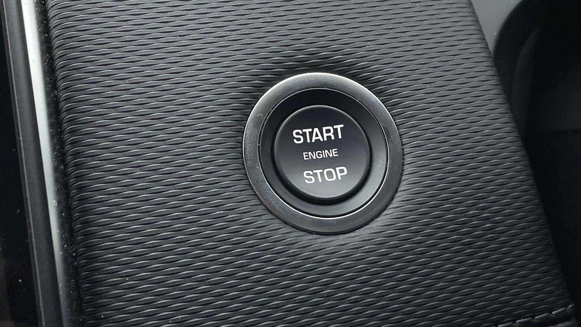 Land Rover Discovery Sport view 39