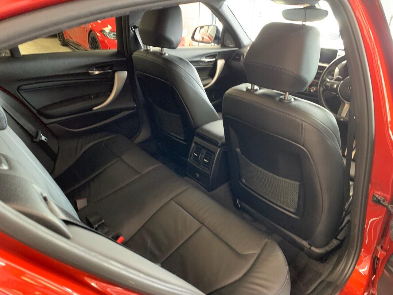 BMW 1 Series view 24