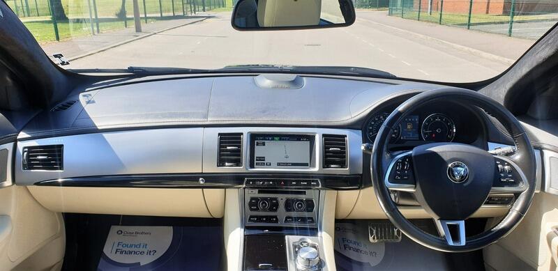 2014 Jaguar XF image 20