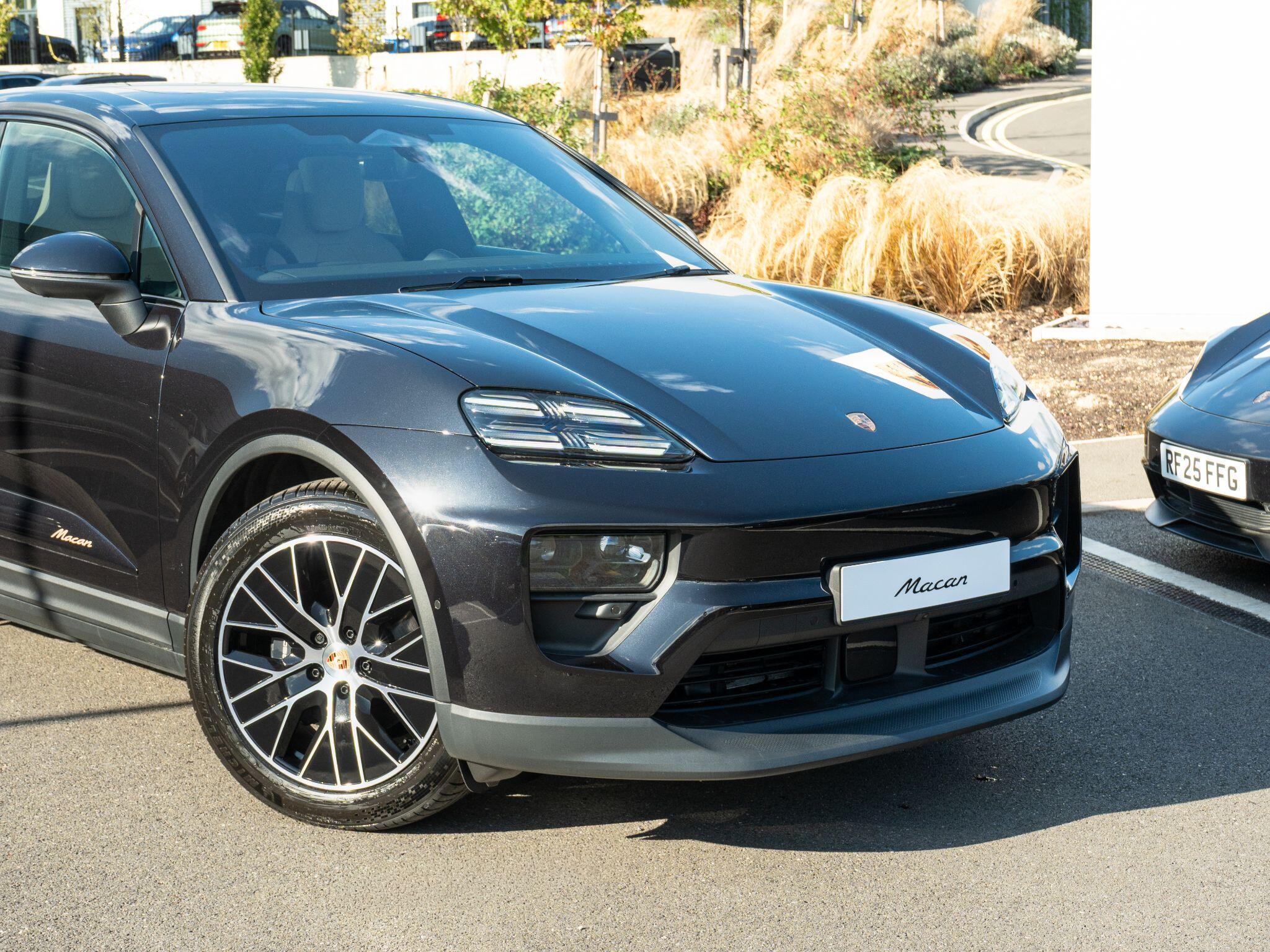 Porsche Macan view 8