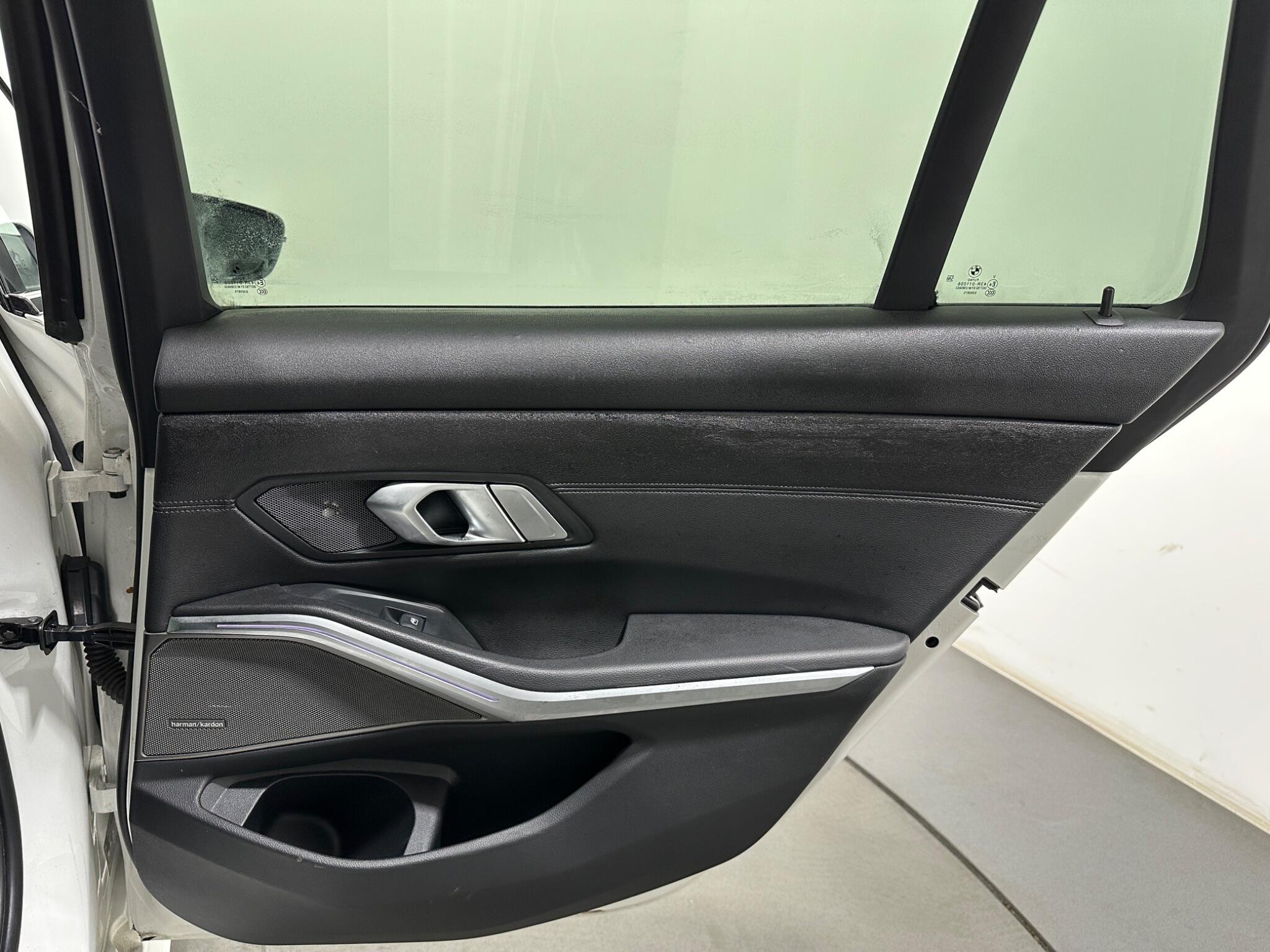 BMW 3 Series view 44