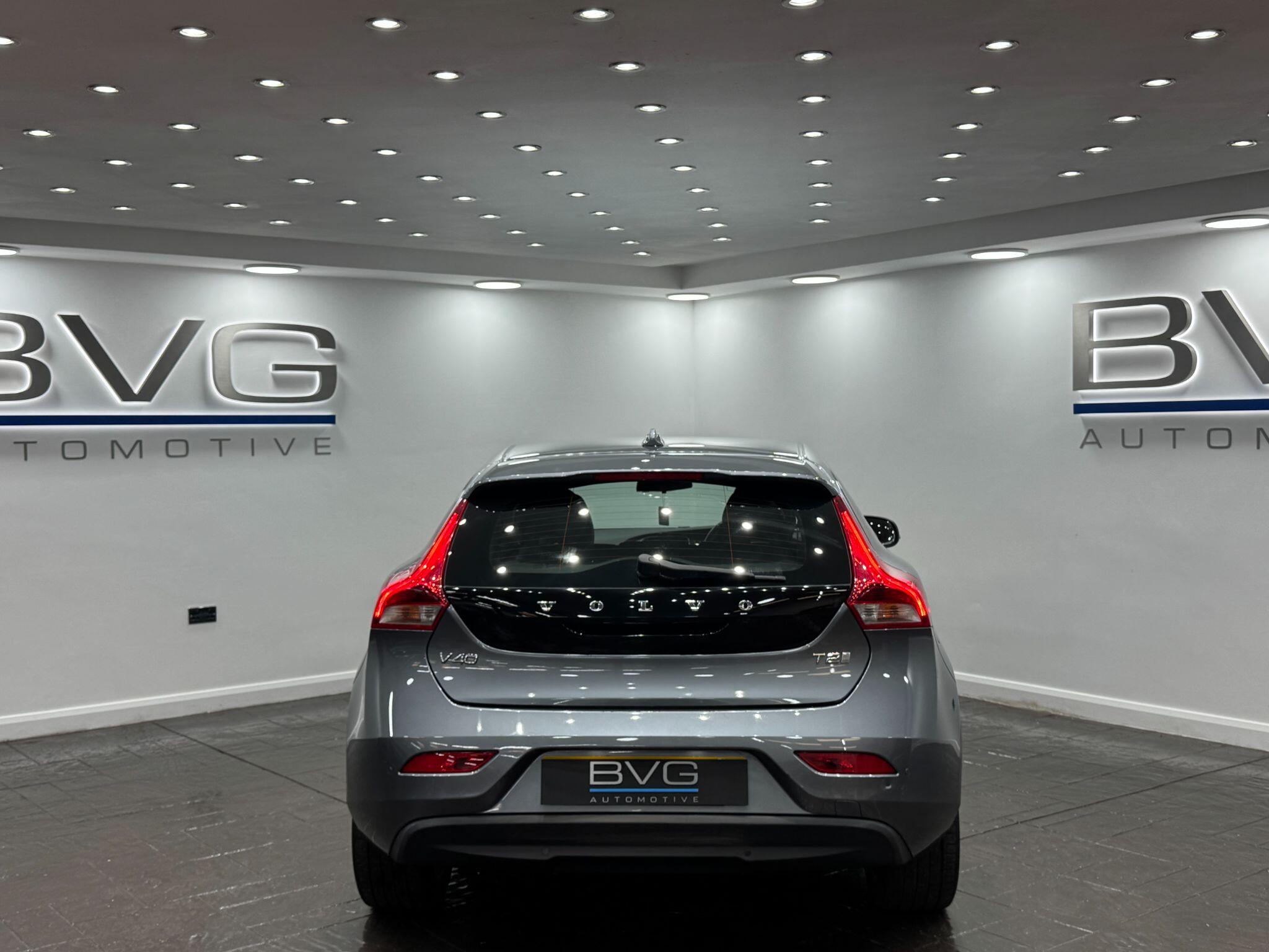 Volvo V40 view 8