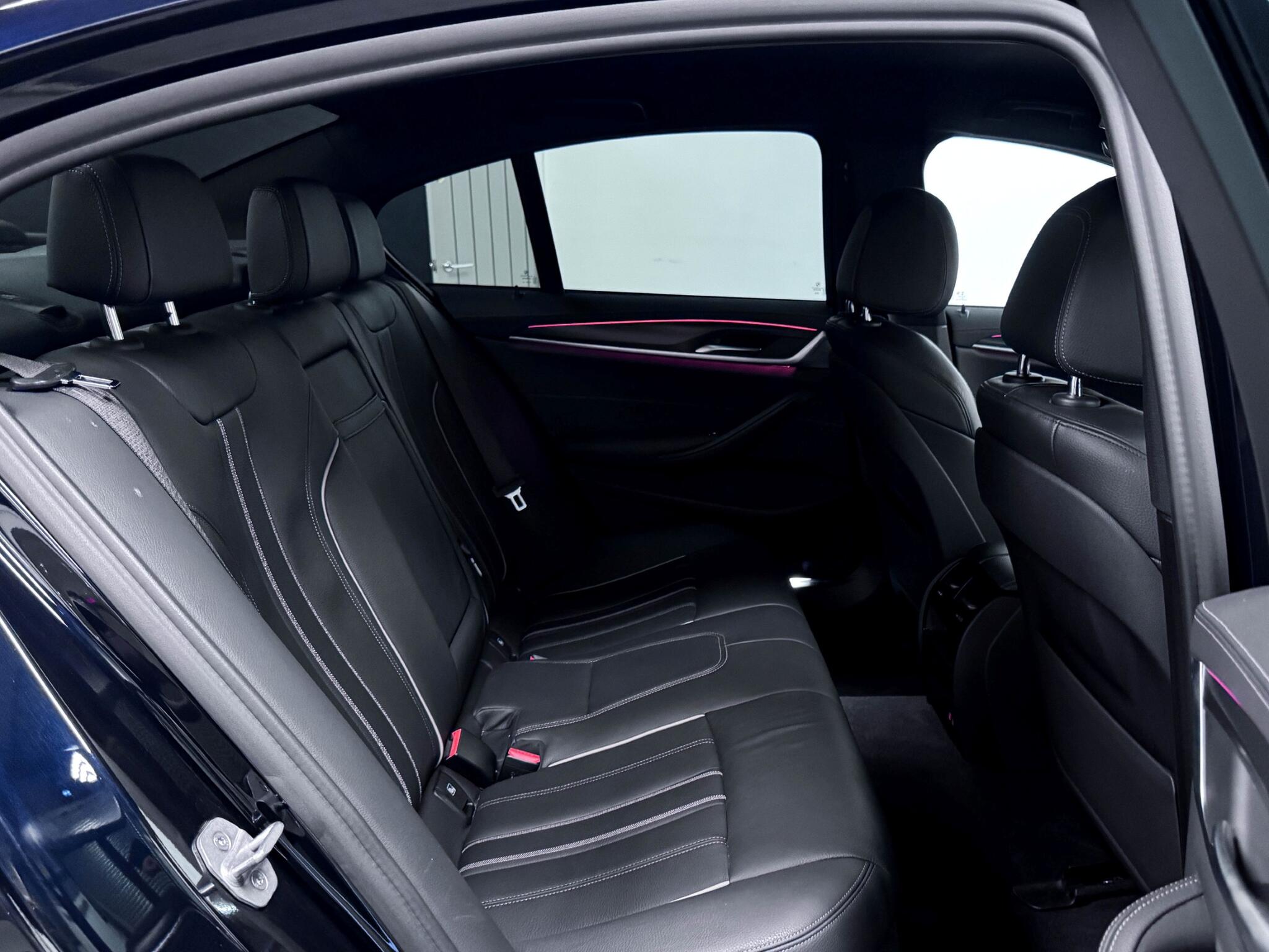 BMW 5 Series view 9