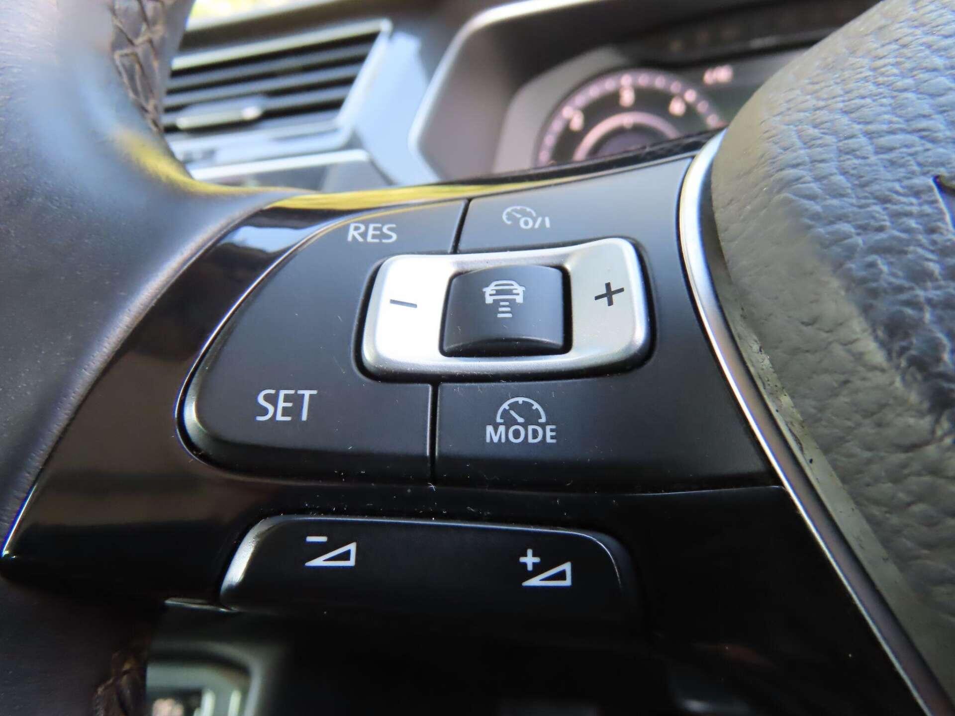 Volkswagen Tiguan view 13