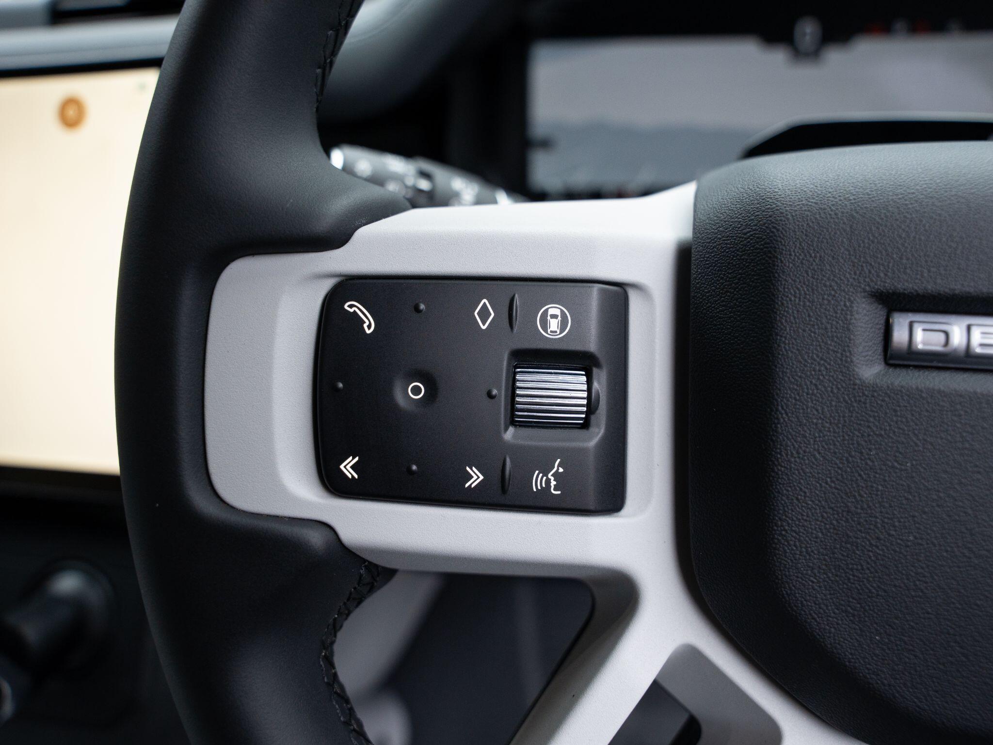 Land Rover Defender view 22