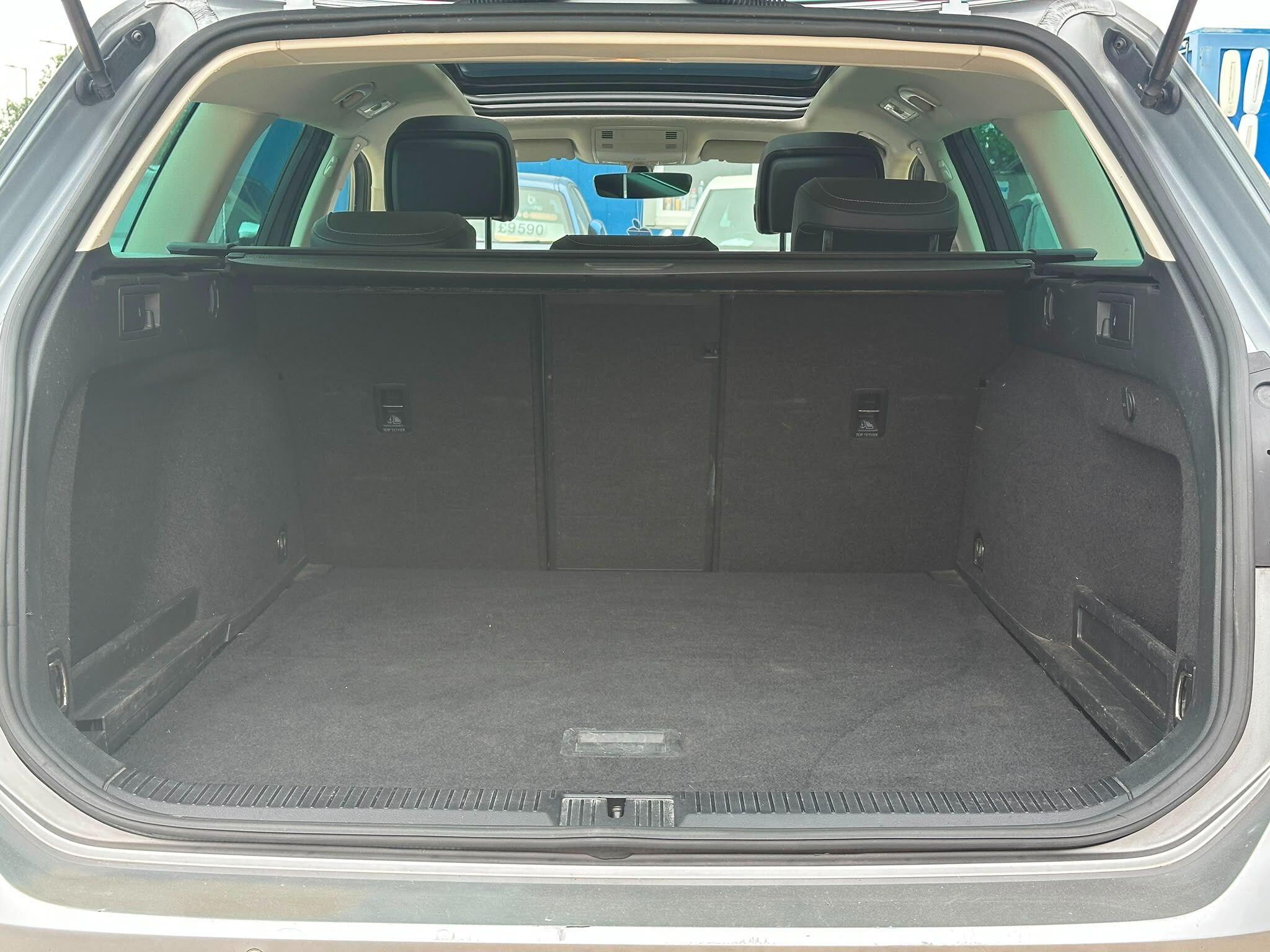 Volkswagen Passat view 36