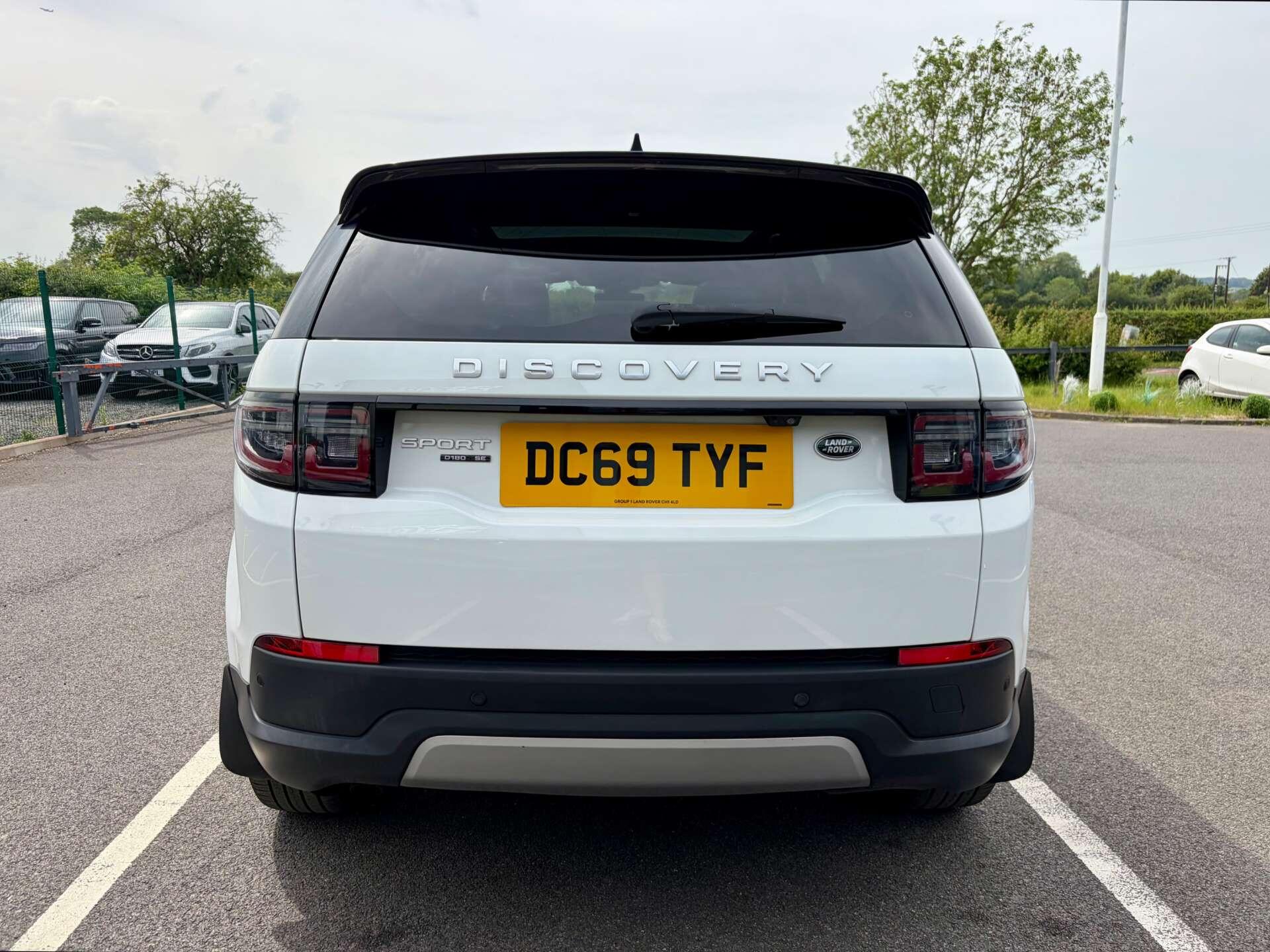 Land Rover Discovery Sport view 7
