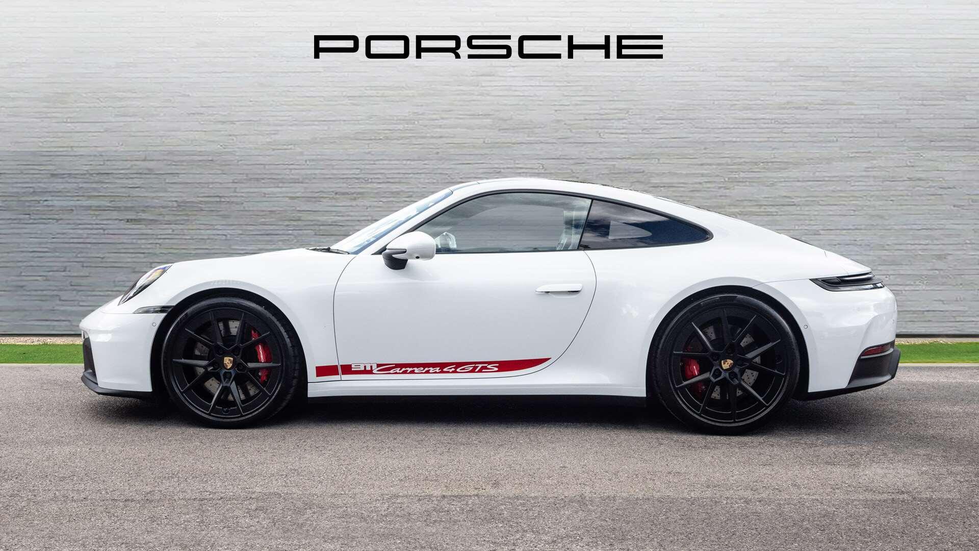 Porsche 911 view 8
