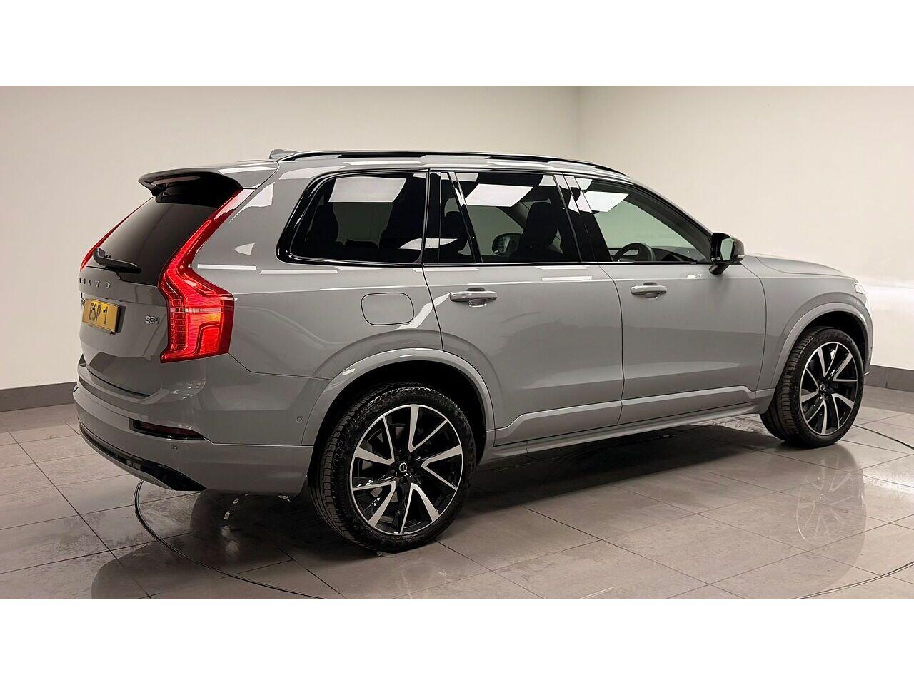 Volvo XC90 view 10