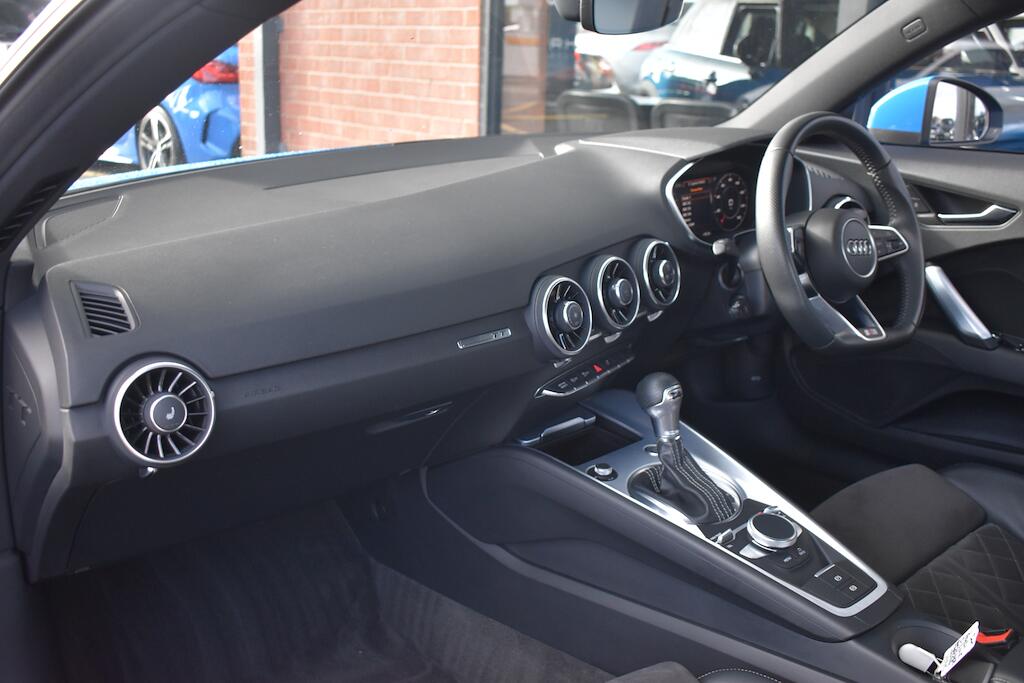 Audi TT view 24