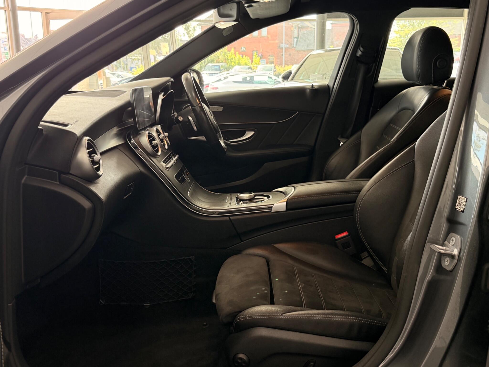 Mercedes-Benz C-Class view 34