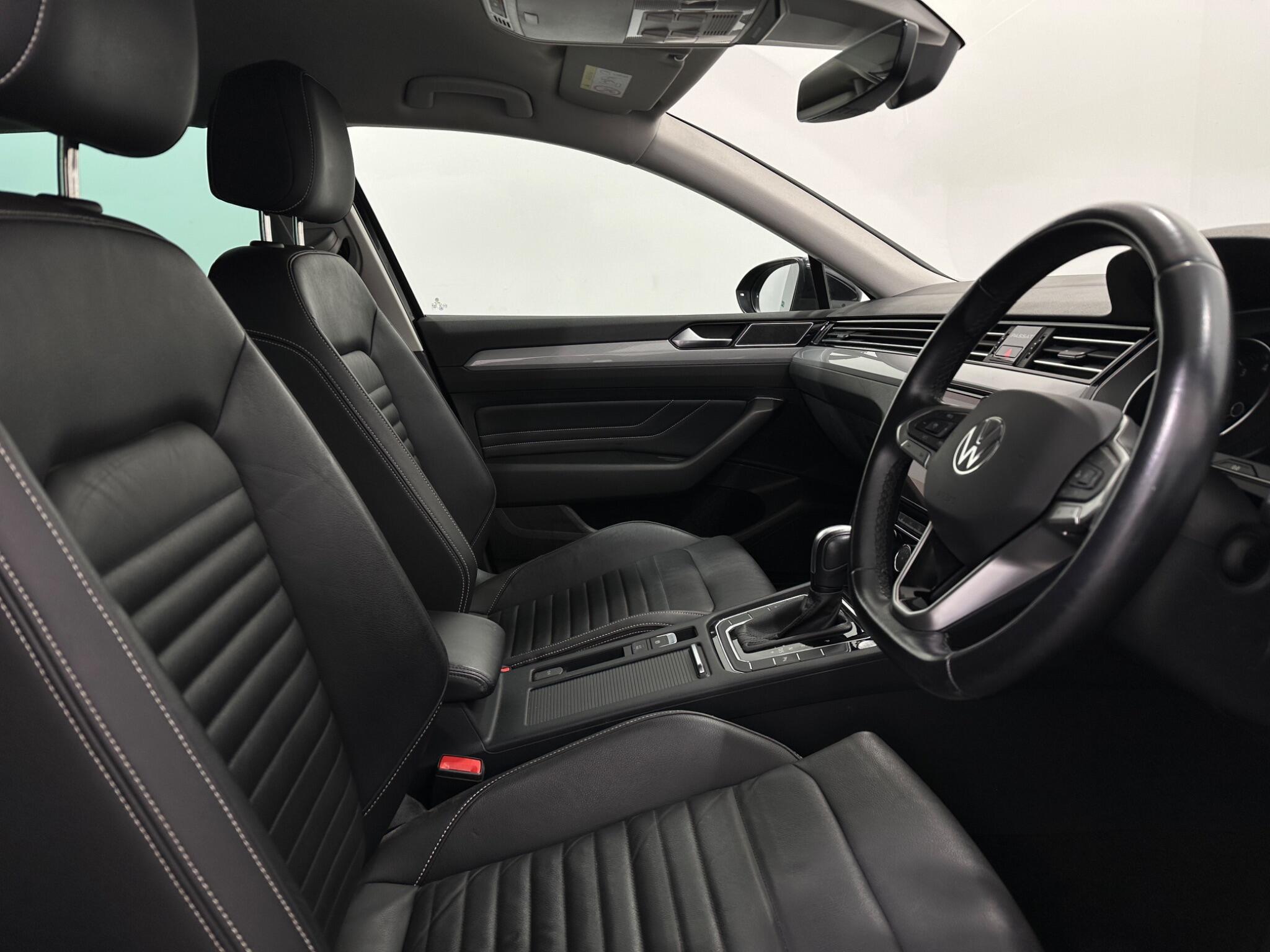 Volkswagen Passat view 32