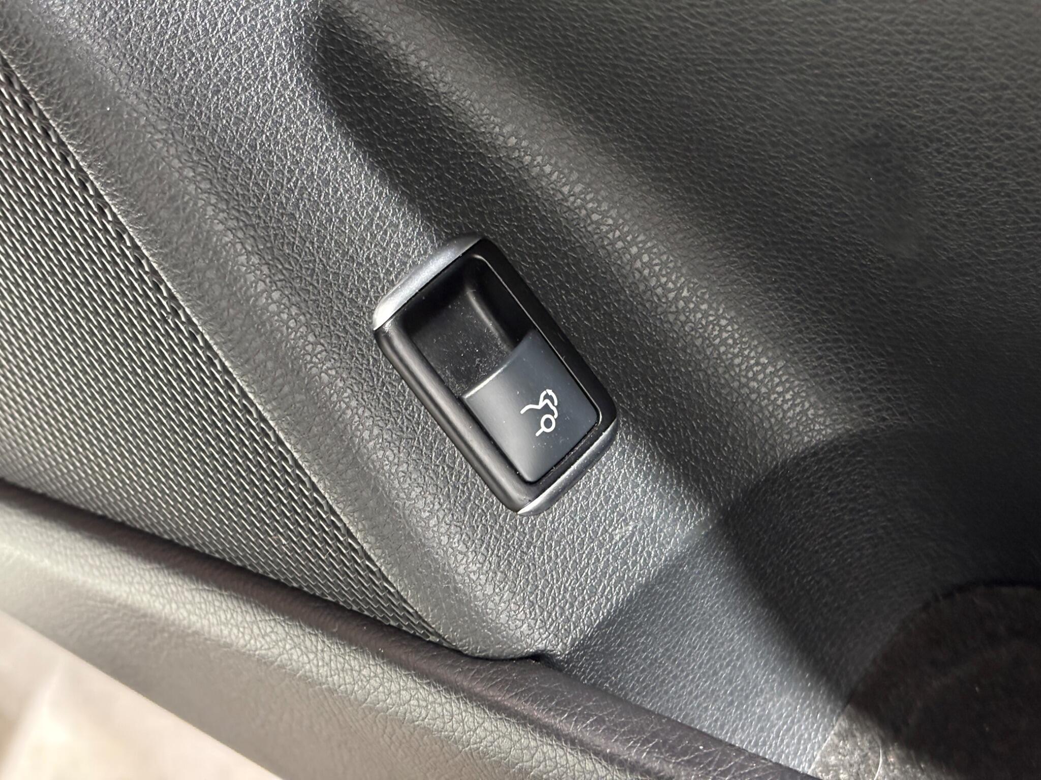 Mercedes-Benz Cla view 29