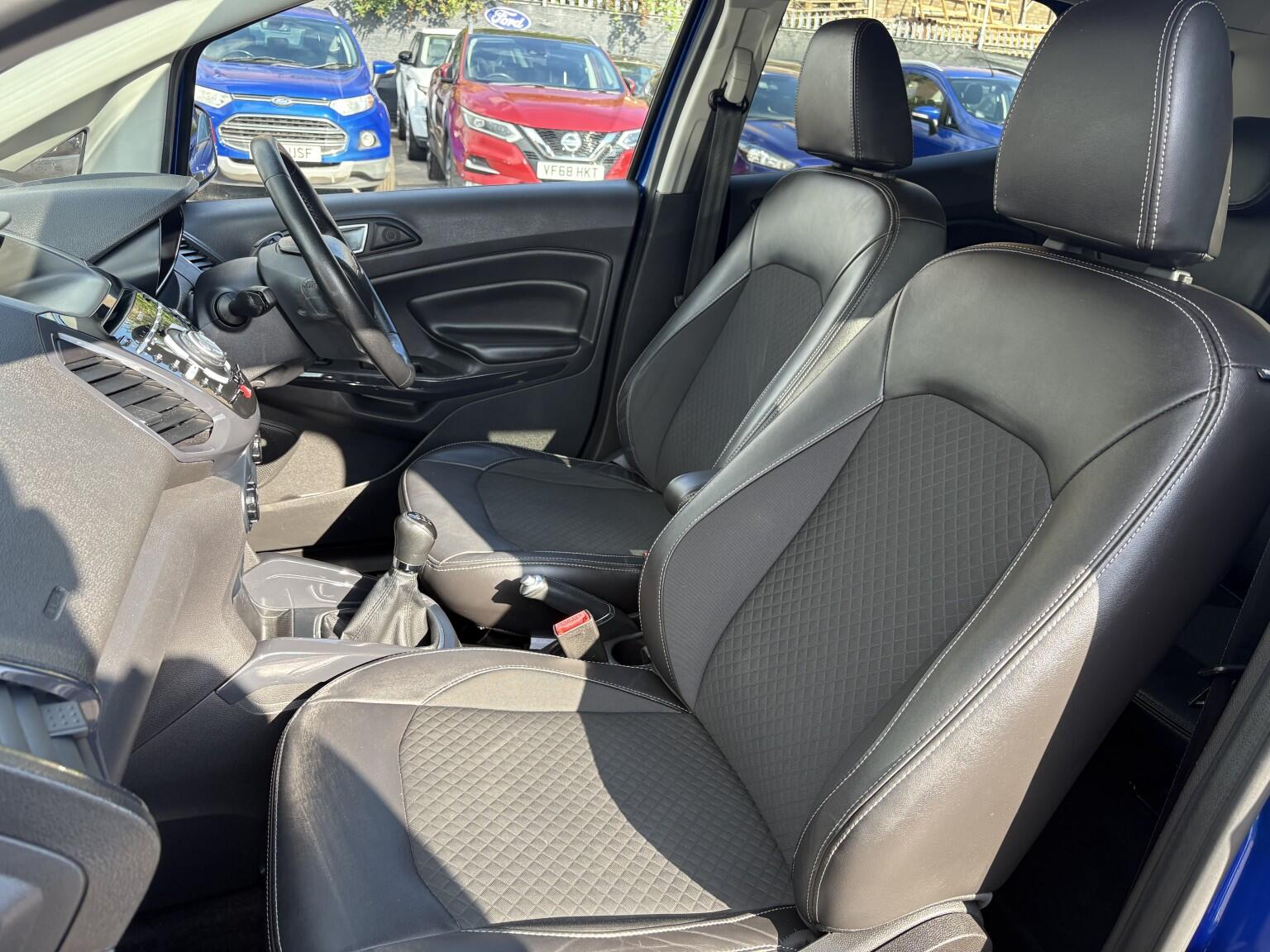 Ford Ecosport view 15