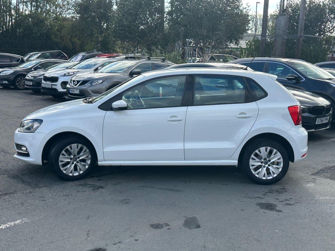 Volkswagen Polo view 3