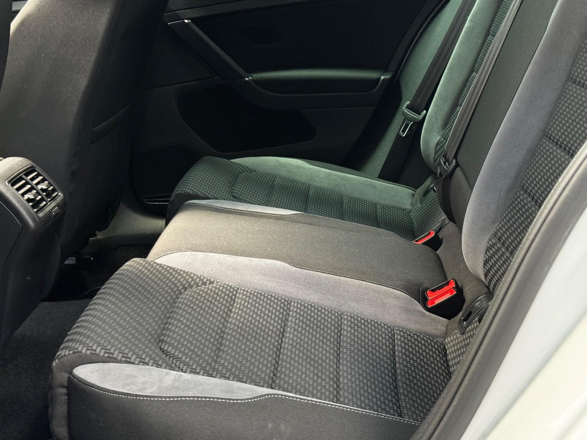 Volkswagen Golf view 67